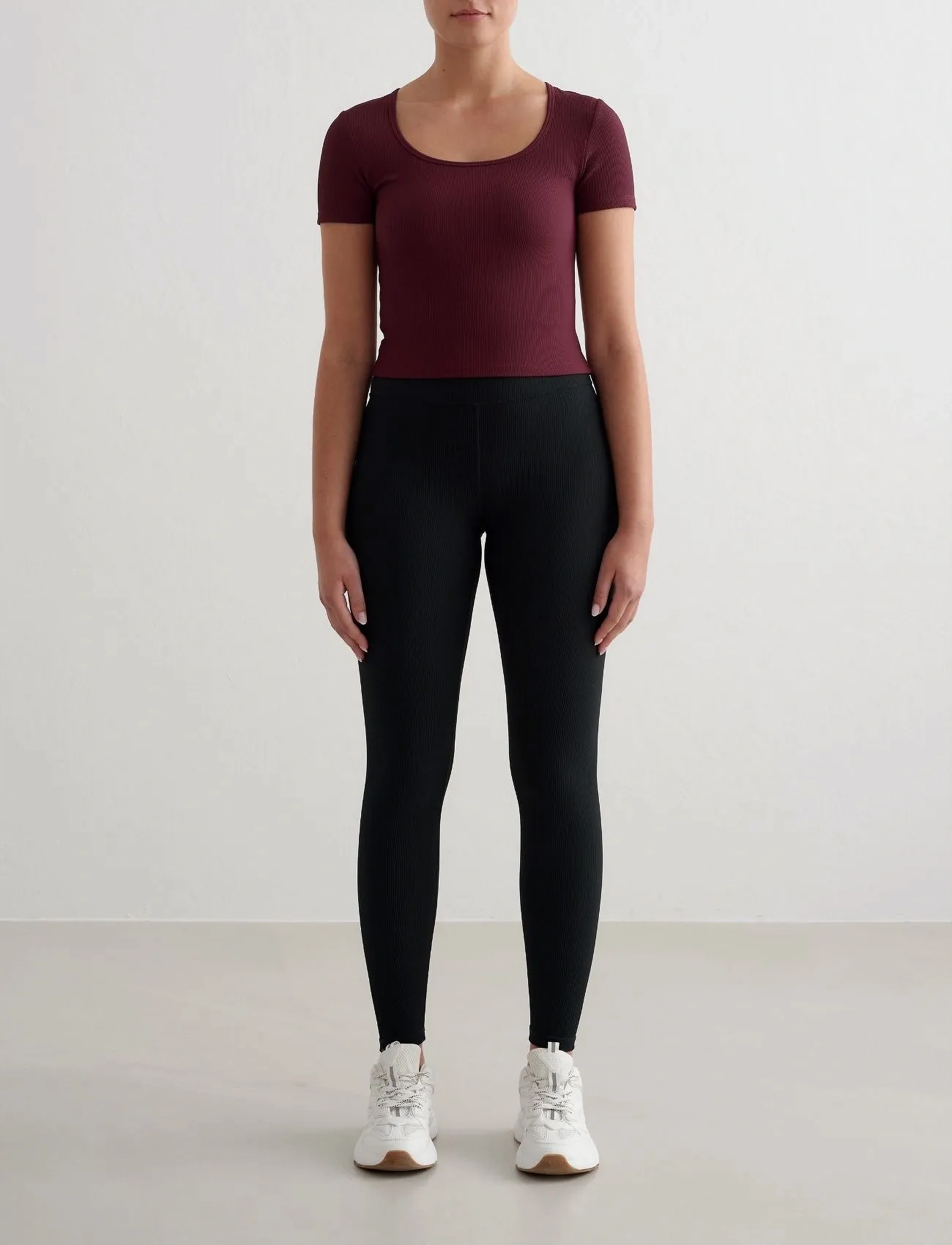 aim´n - Ribbed Performance Short Sleeve - crop-tops - cherry - 4