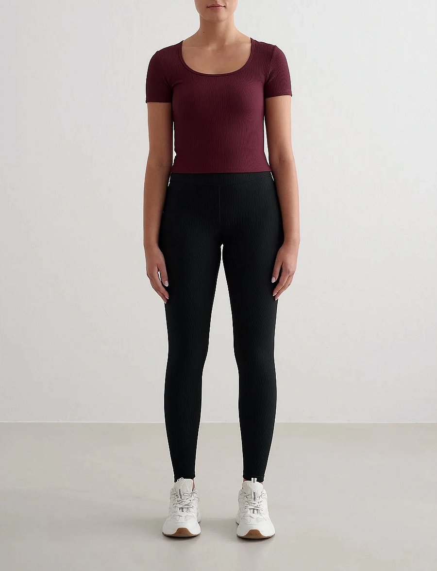 aim´n - Ribbed Performance Short Sleeve - nabapluusid - cherry - 4
