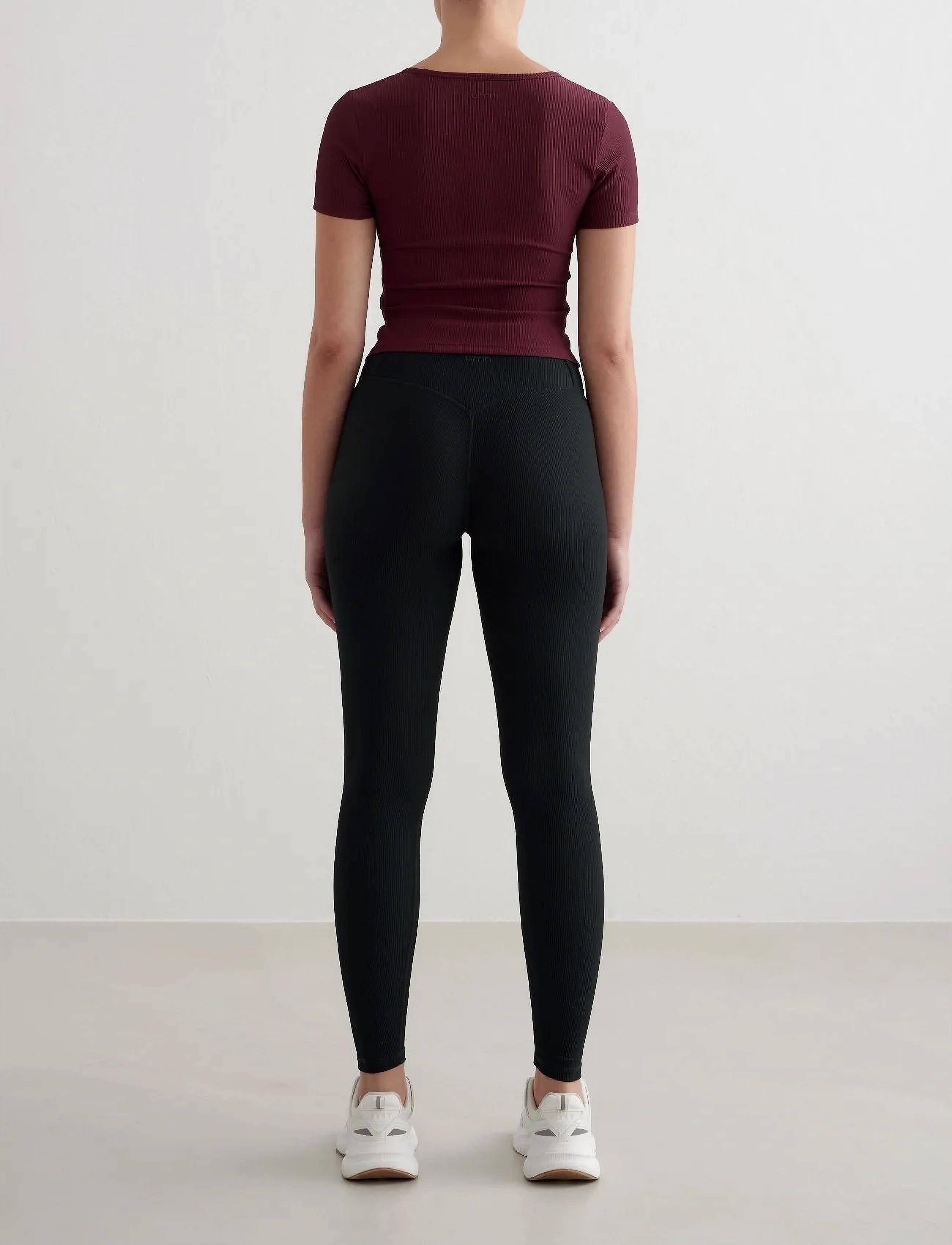 aim´n - Ribbed Performance Short Sleeve - crop-tops - cherry - 5