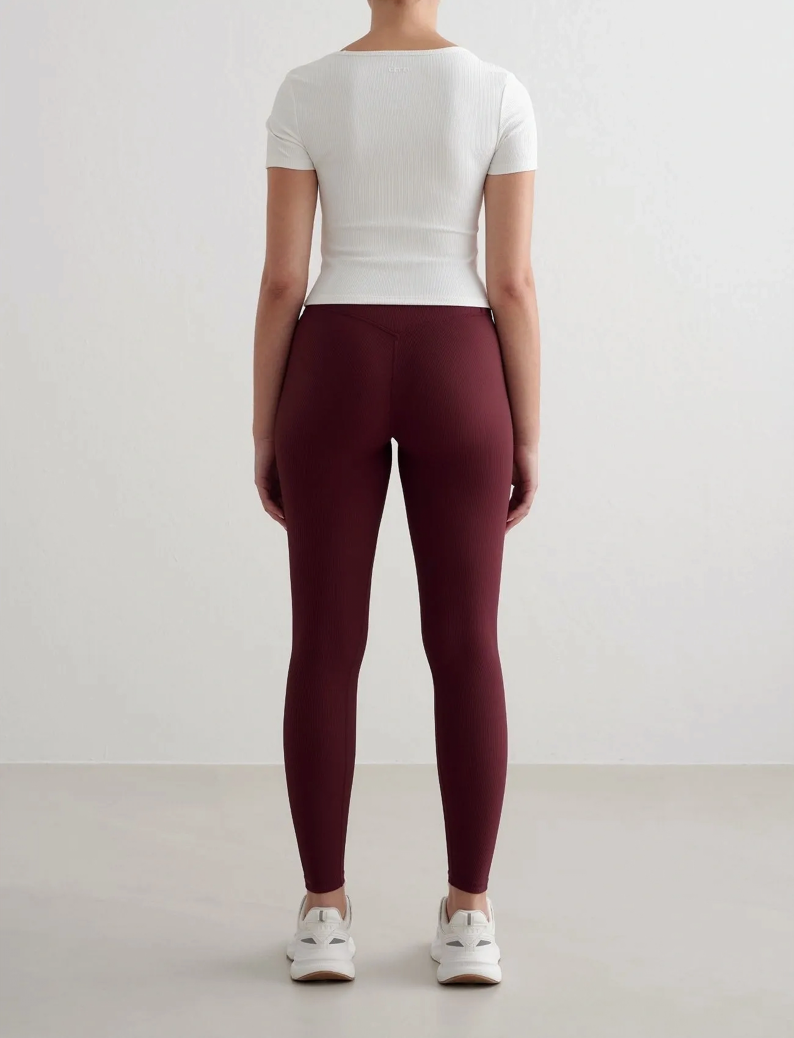 aim´n - Ribbed Performance Short Sleeve - crop-tops - white - 5