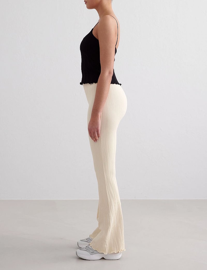 aim´n - Tulip Flare Tights - träningsbyxor - almond white - 4