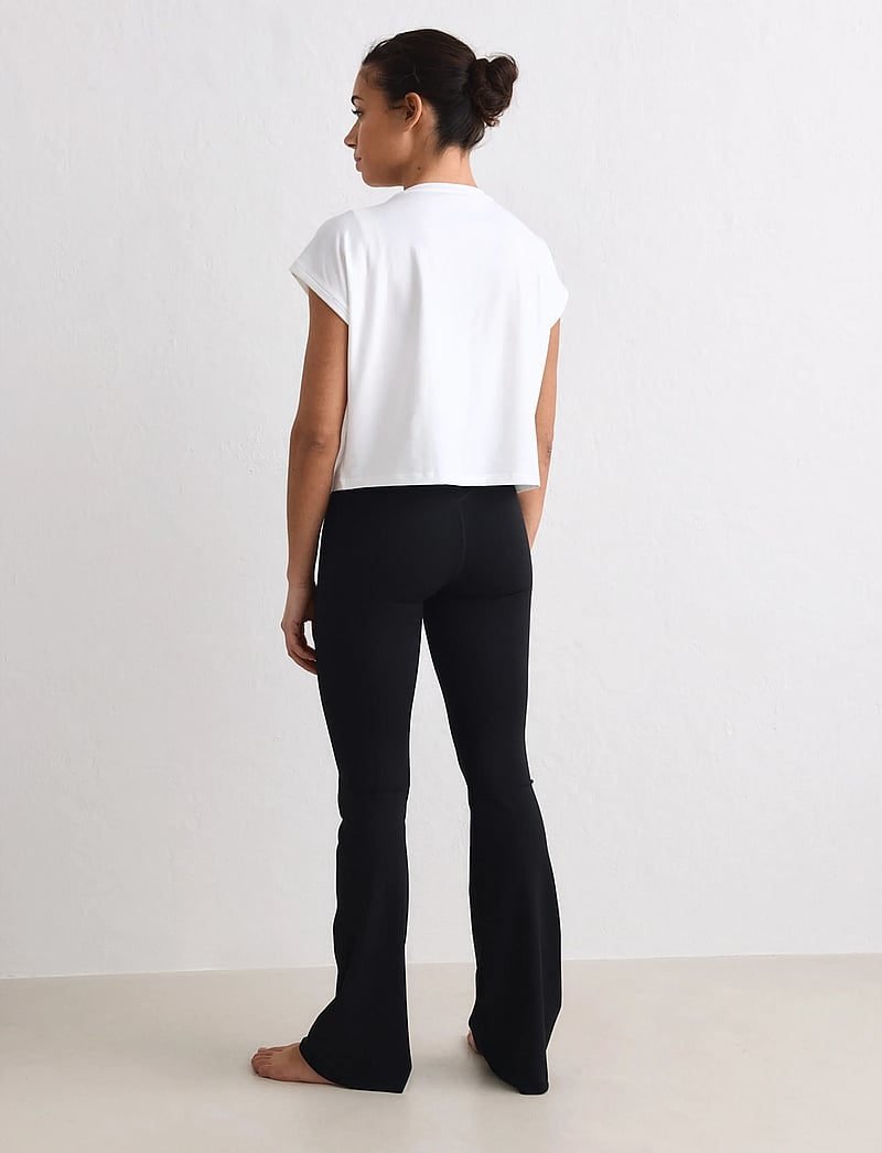 aim´n - Sense Regular Waist Flare Tights - trainingstights - black - 4