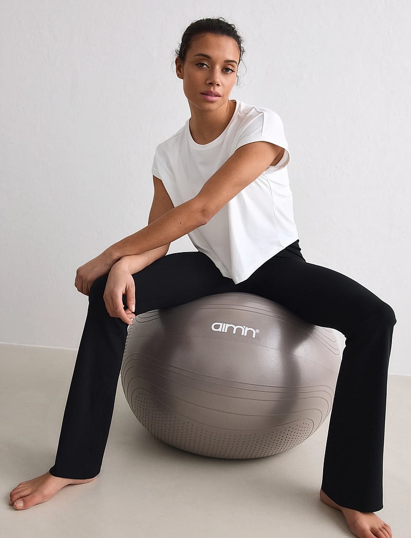 aim´n - Sense Regular Waist Flare Tights - trainingstights - black - 5