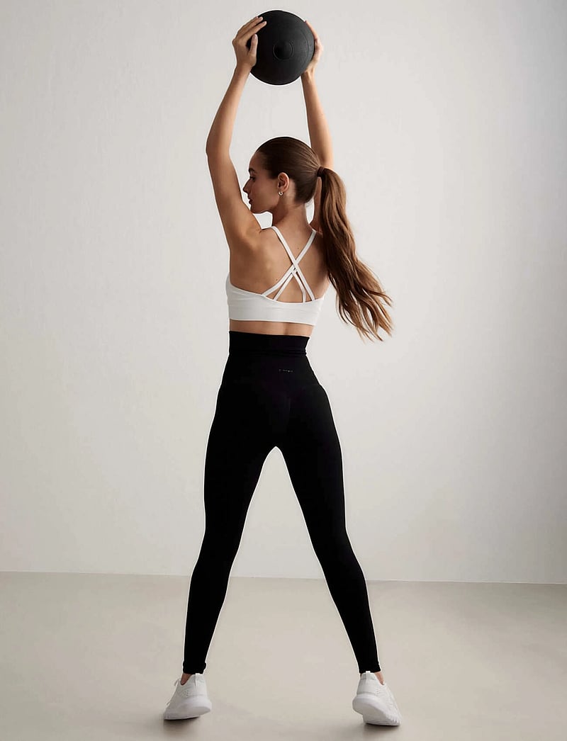 aim´n - Shape Seamless Core Control Tights - grūtnieču zeķubikses - black - 4