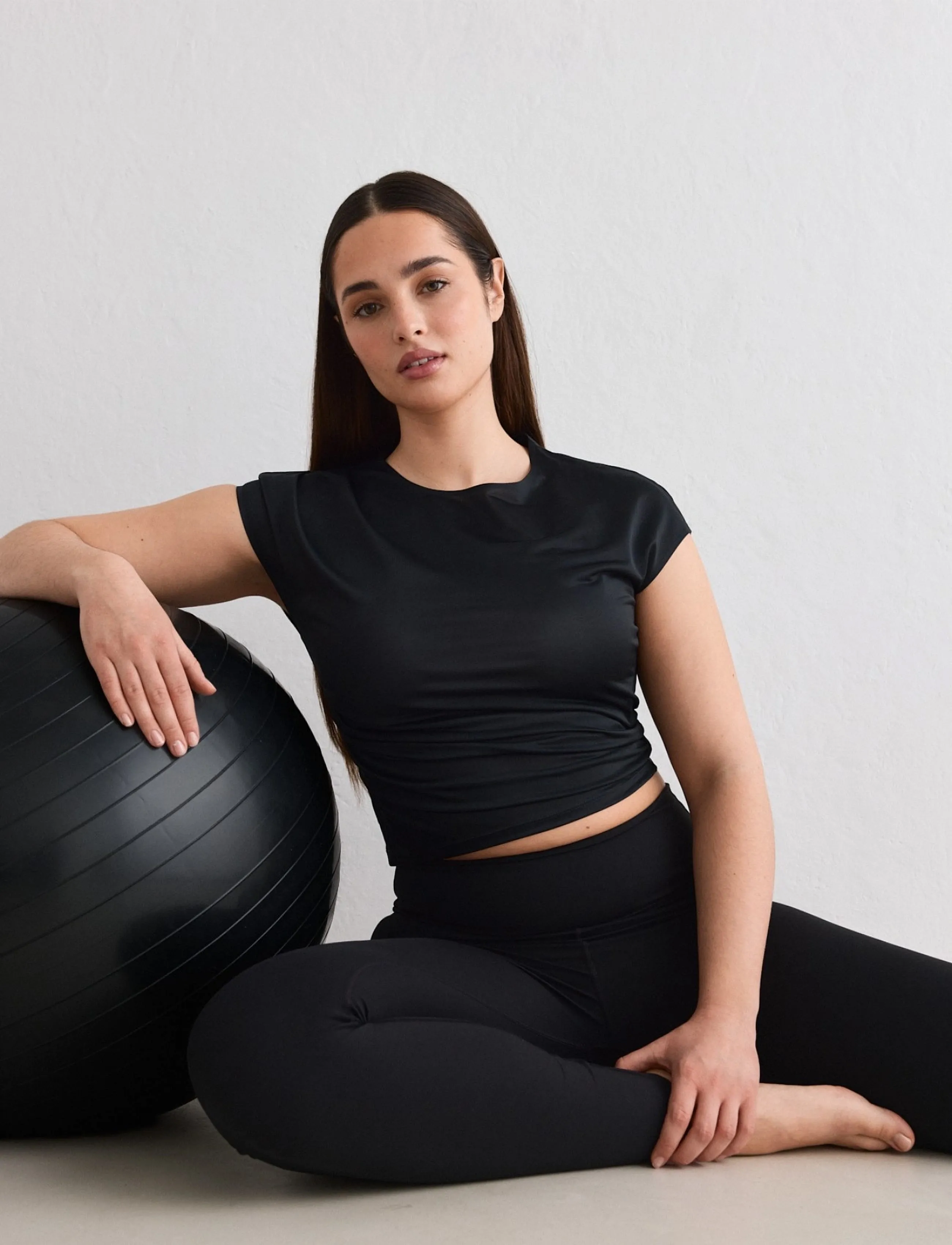 aim´n Luminous Draped Short Sleeve - Hauts de sport - BLACK / black