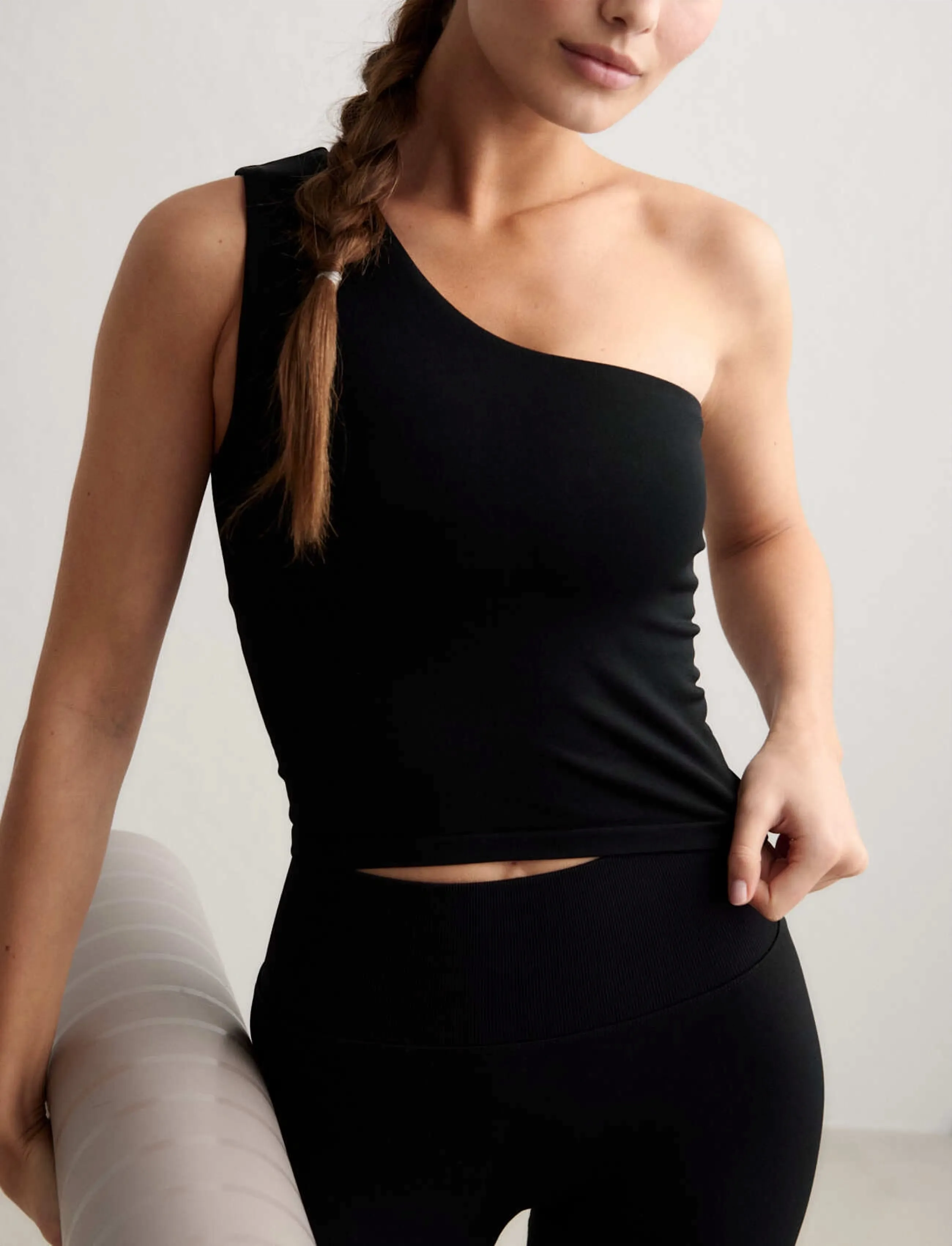aim´n Shape Seamless One Shoulder Bralette - Sportstoppe - BLACK / black