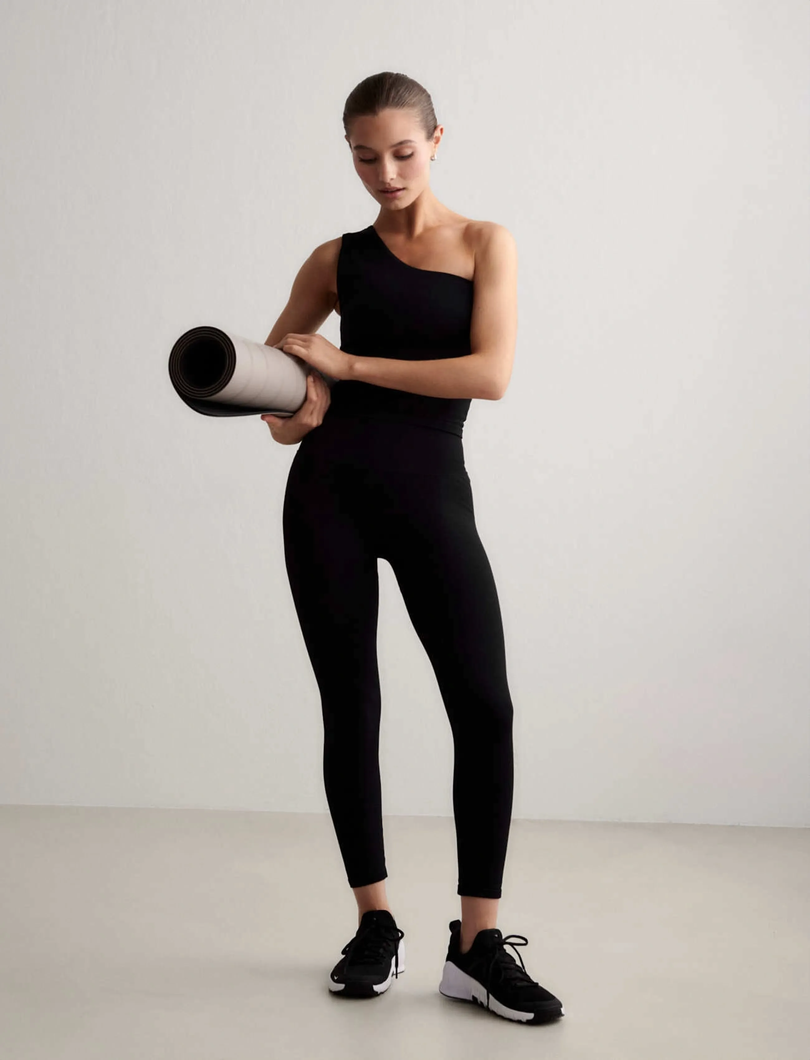 aim´n - Shape Seamless One Shoulder Bralette - linnen - black - 5