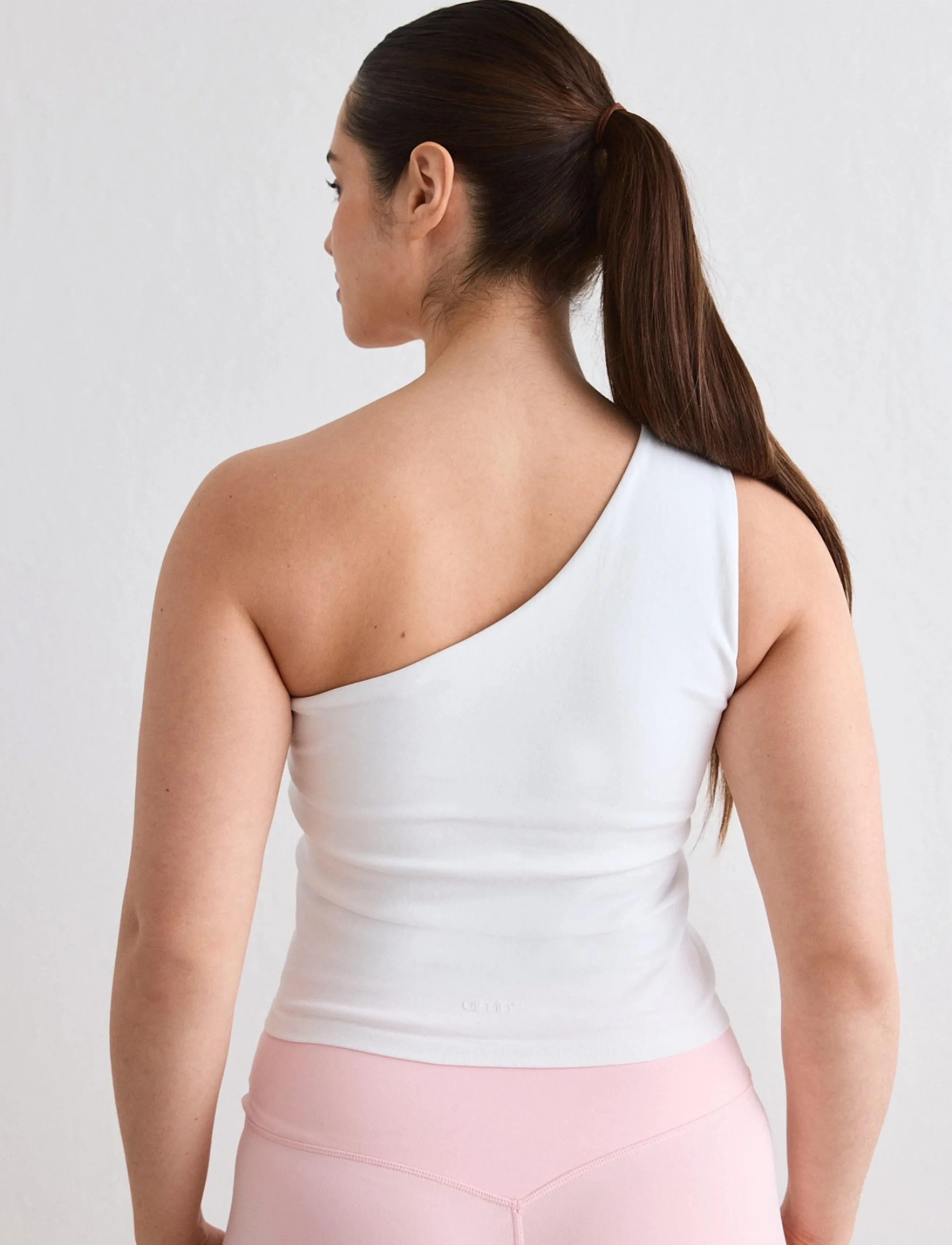 aim´n - Shape Seamless One Shoulder Bralette - tank tops - white - 3