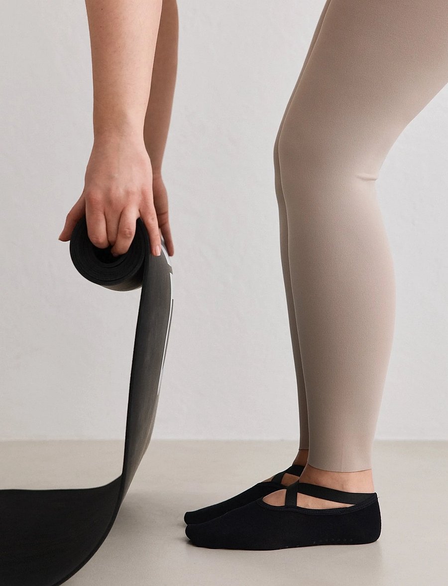 aim´n - Pilates Socks - aluspesu ja sokid - black - 2