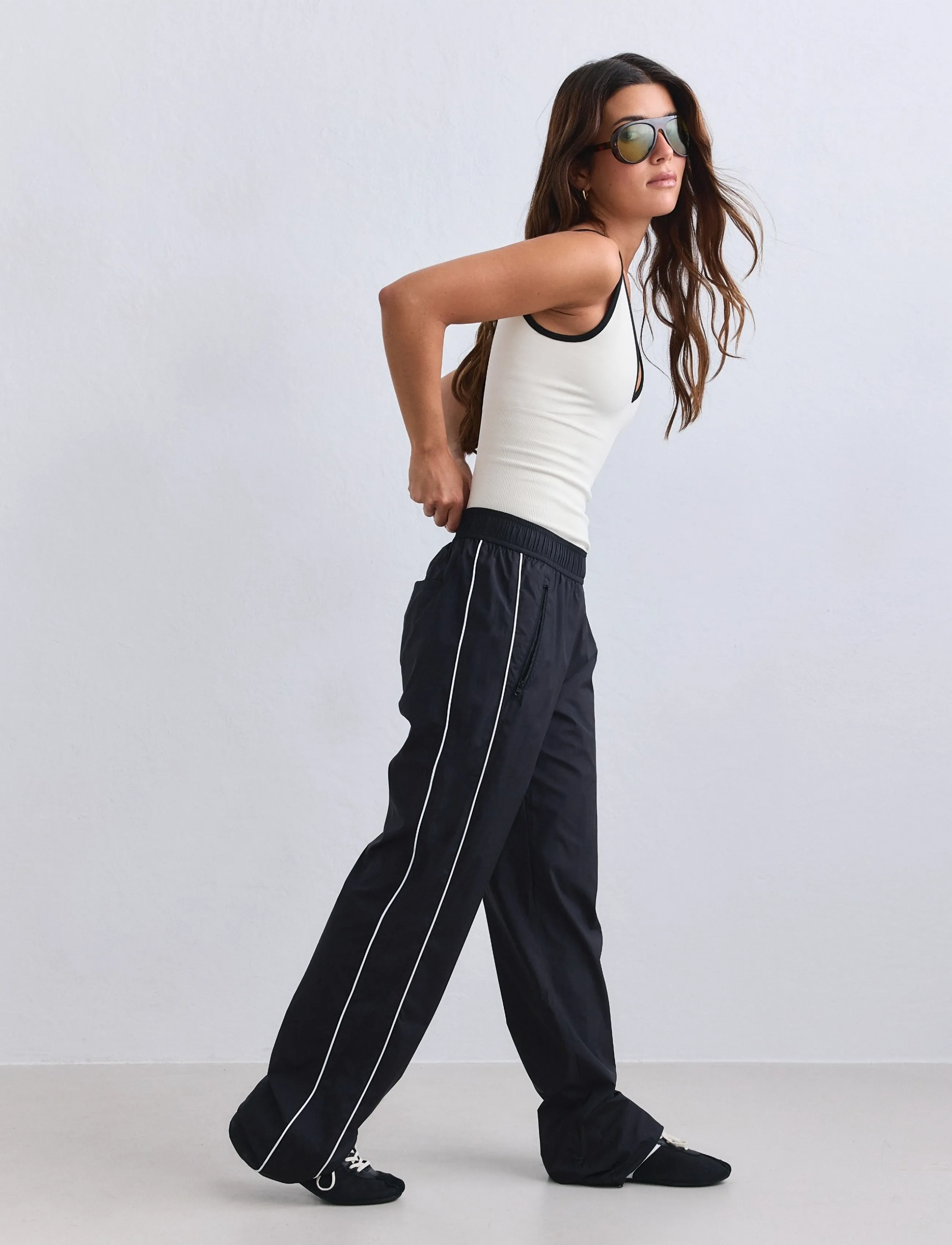 aim´n - Balance Tracksuit Pants - träningsbyxor - black - 4