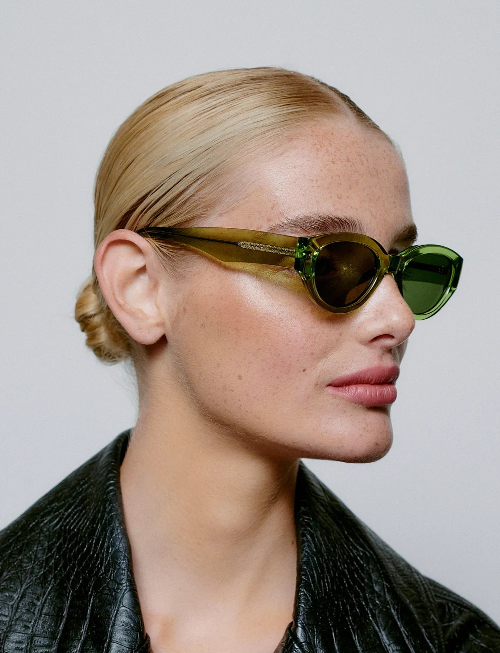 A.Kjærbede - Winnie - runde solbriller - light olive transparent - 4