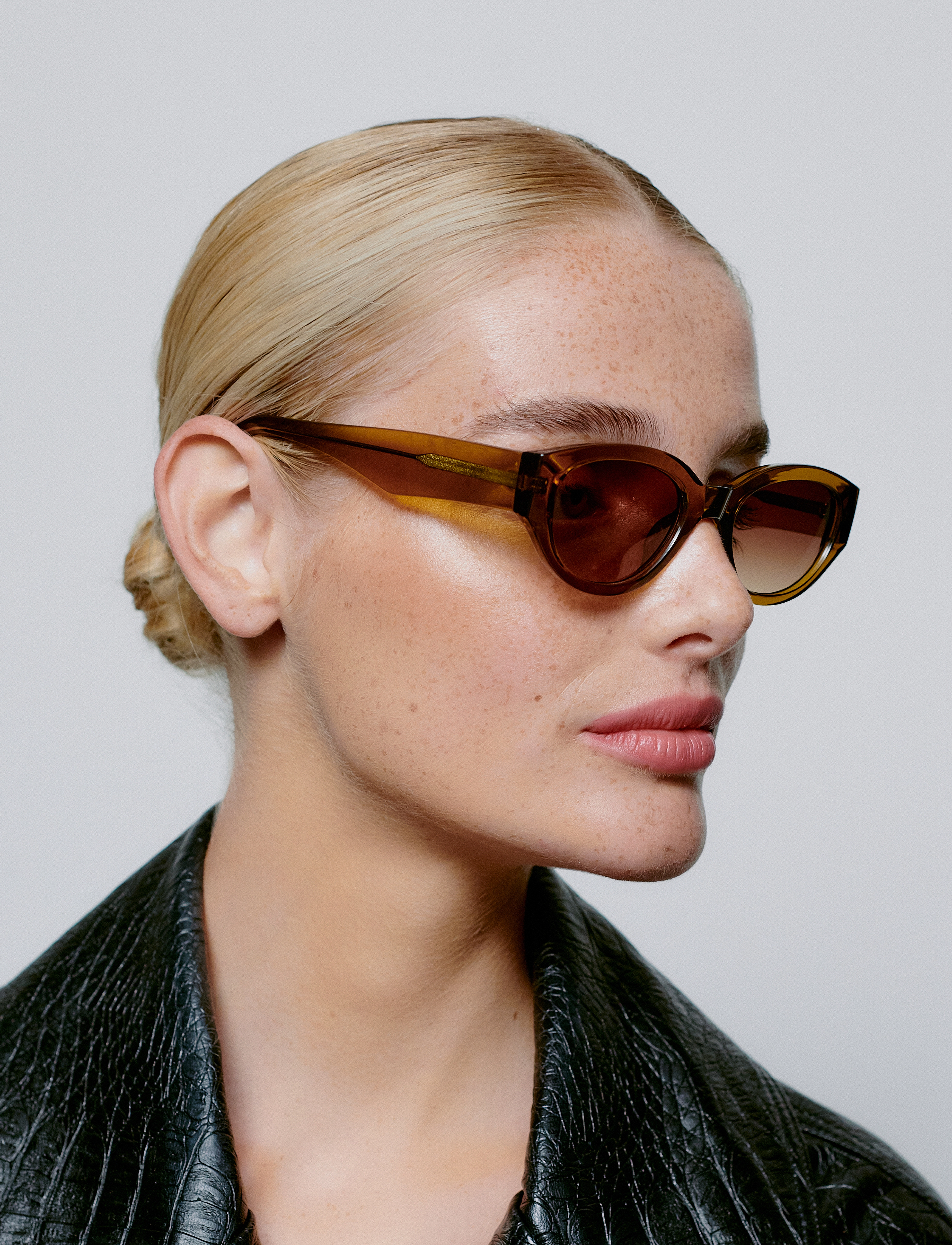 A.Kjærbede - Winnie - round frame - smoke transparent - 4