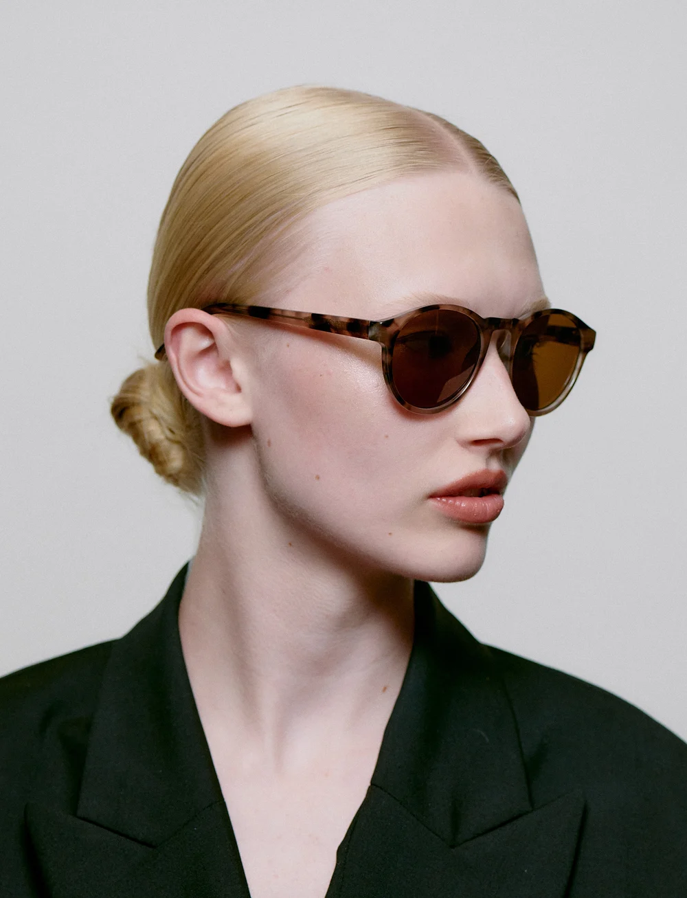 A.Kjærbede - Marvin - round frame - coquina - 4