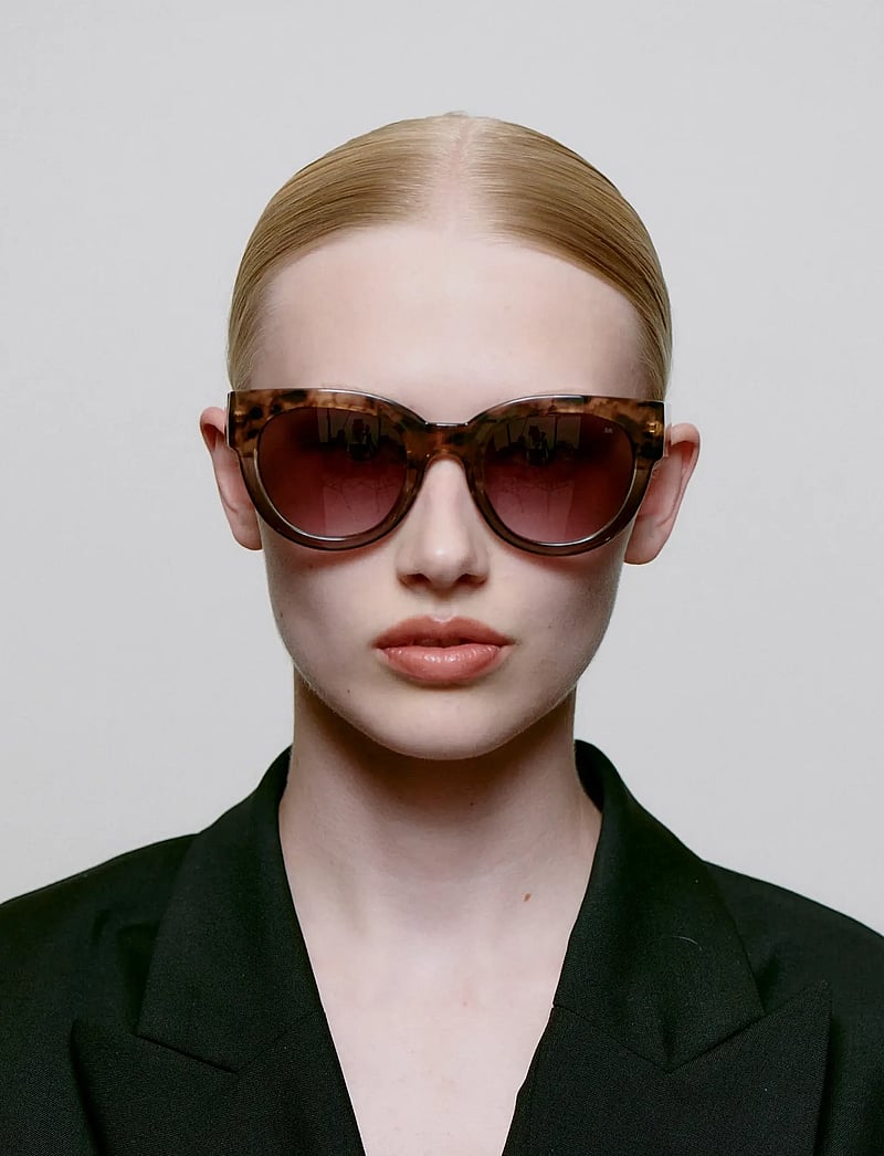 A.Kjærbede - Lilly - round frame - coquina - 3