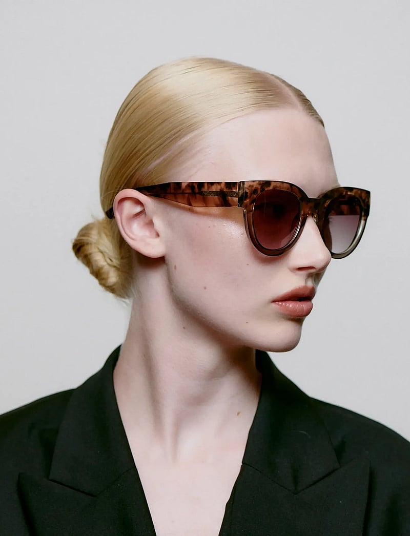 A.Kjærbede - Lilly - round frame - coquina - 5