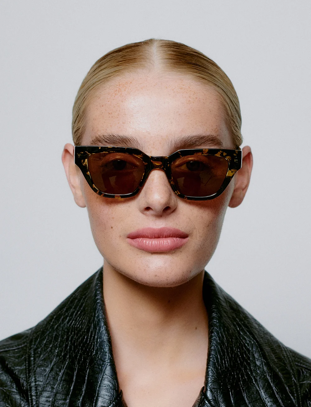 A.Kjærbede - Kaws - d-form - black / yellow tortoise - 0