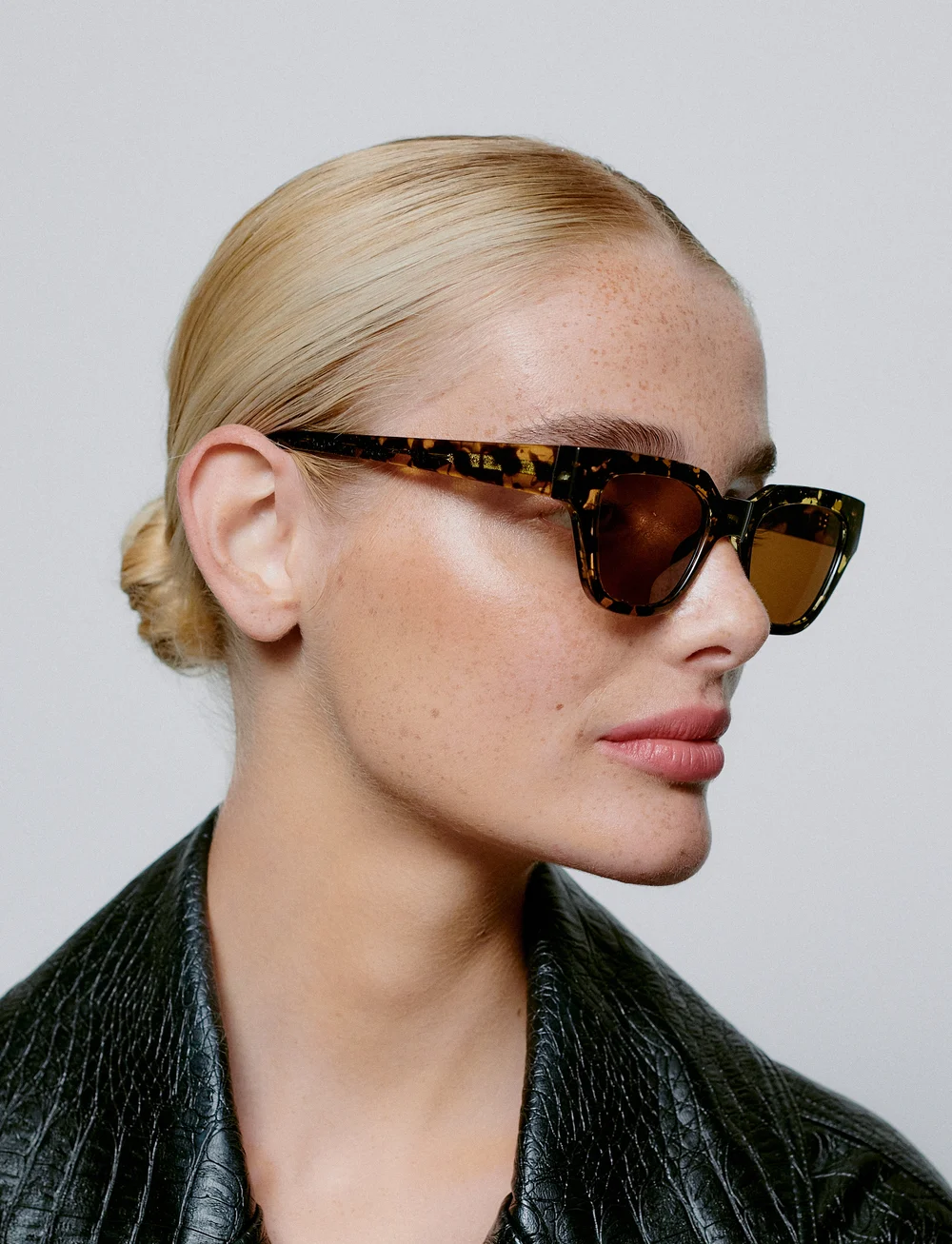 A.Kjærbede - Kaws - d-form - black / yellow tortoise - 4