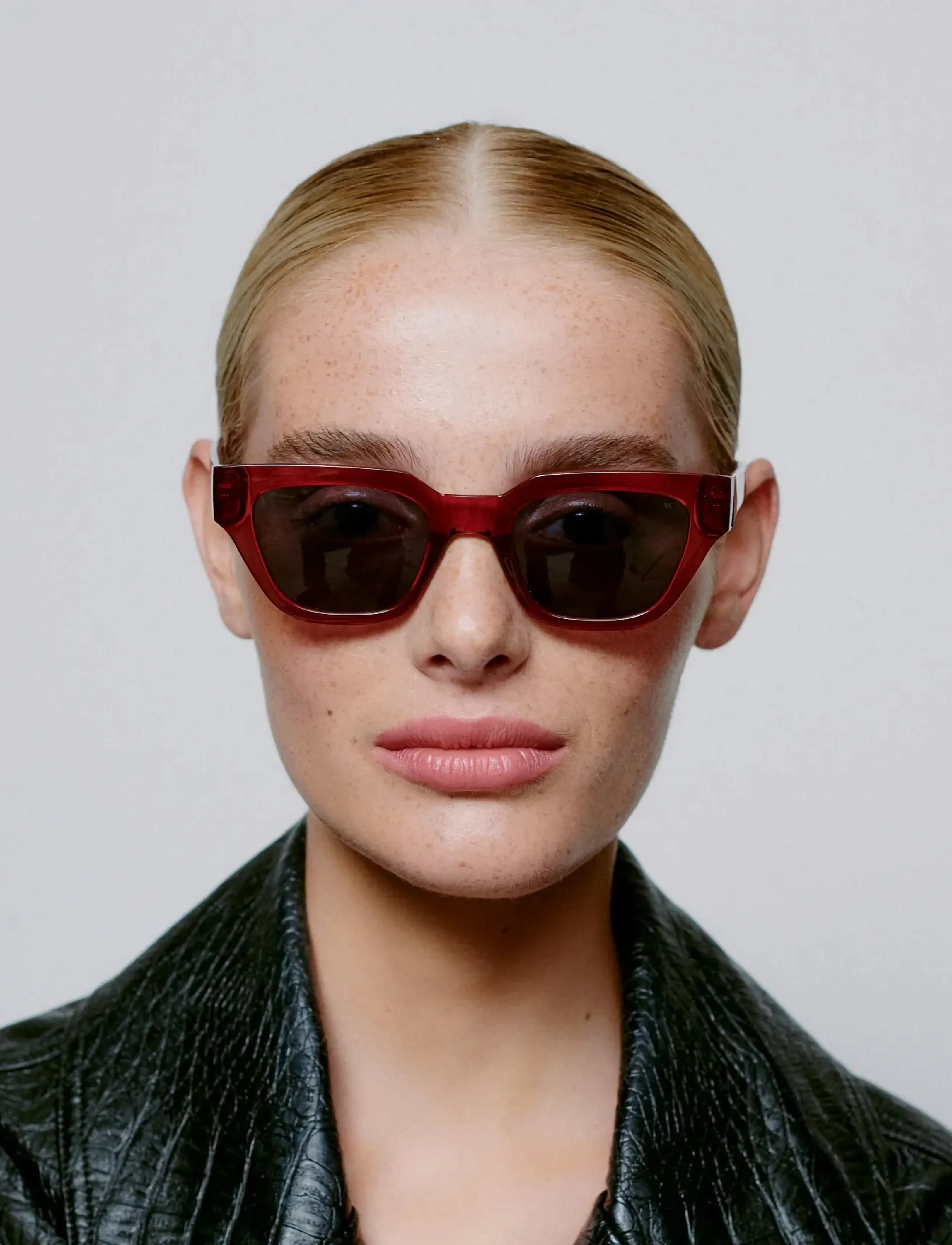 A.Kjærbede Kaws, One Size, Sunglasses, Rot - D-frame- Wayfarer Frauen