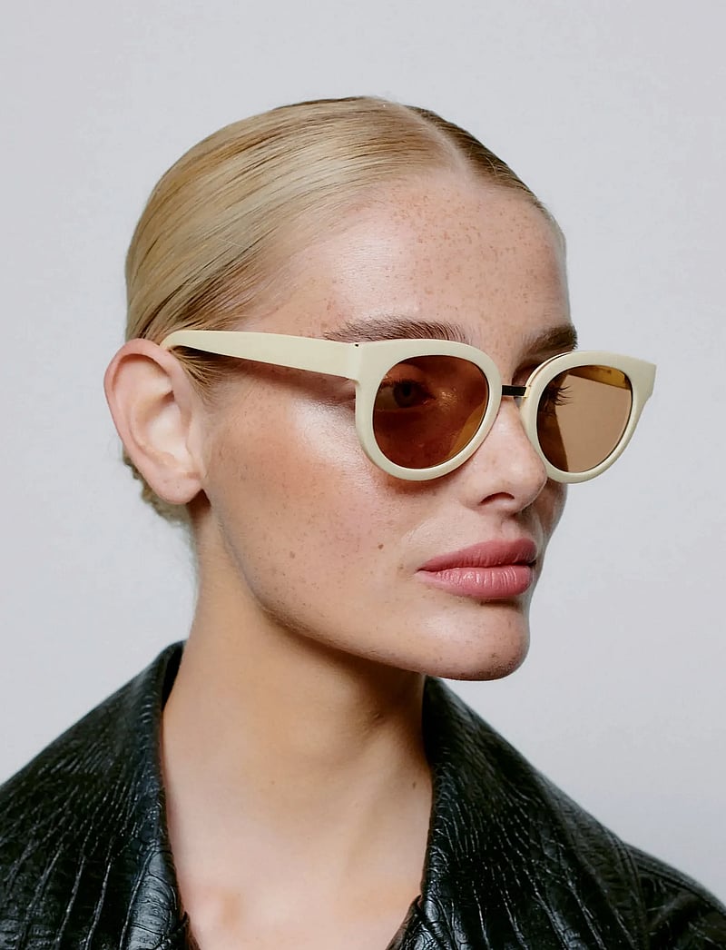 A.Kjærbede - Jolie - Ümmargused päikeseprillid - cream - 4