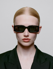 A.Kjærbede - Alex - firkantede solbriller - black - 0