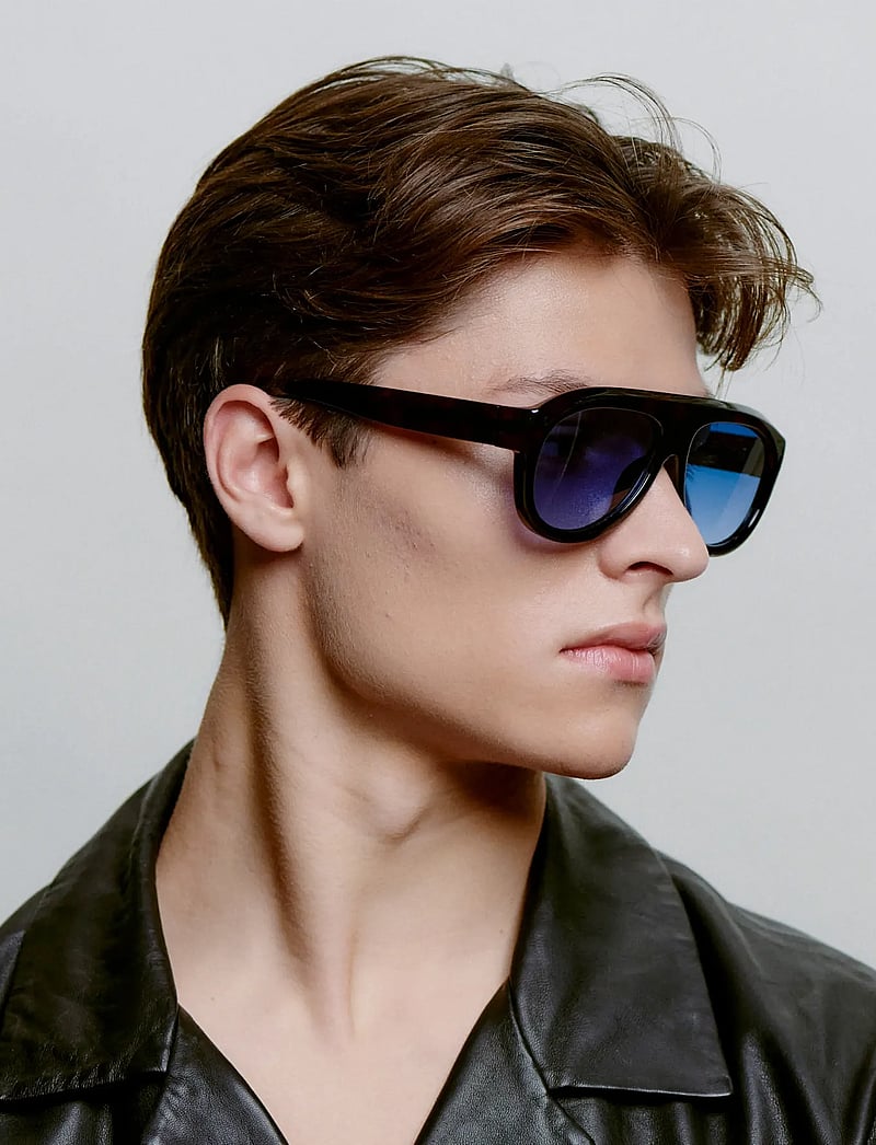 A.Kjærbede - Rio - pilot - demi tortoise - 4