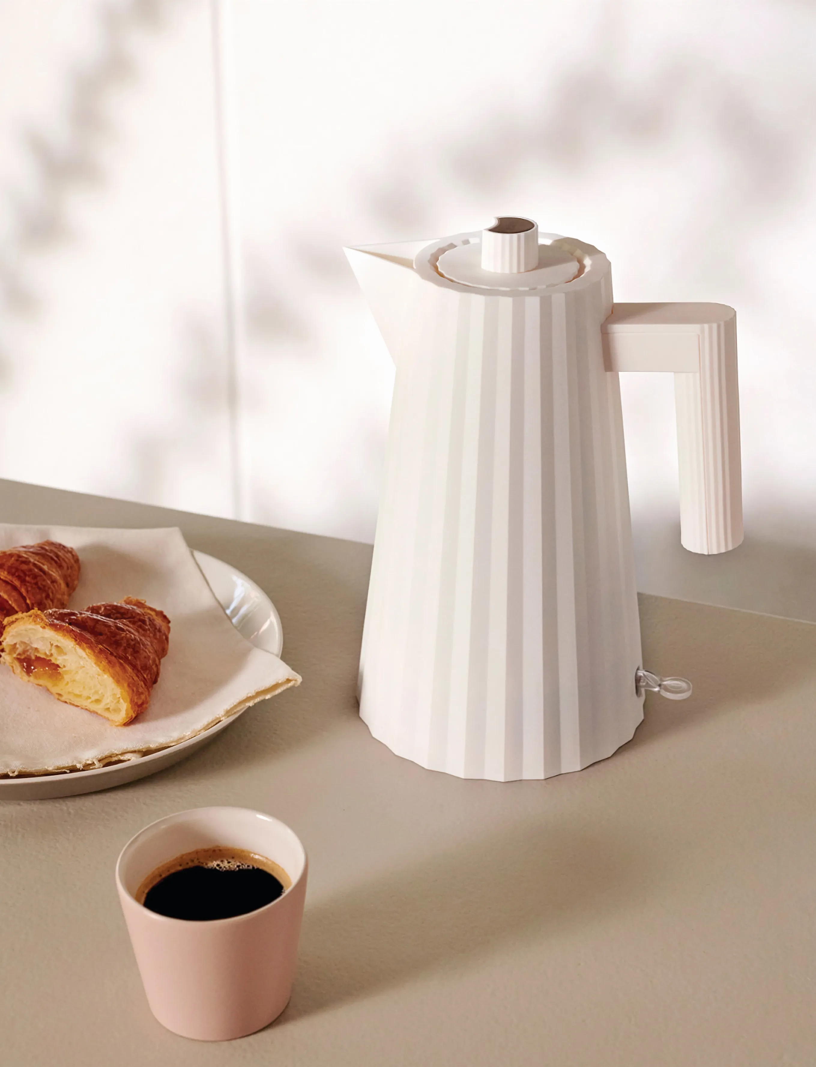 Alessi Electric Kettle In Thermoplastic, White European Plug 2400W, 2400 W, White, Køkkenmaskiner > Kedler Og Vandkogere, Unisex