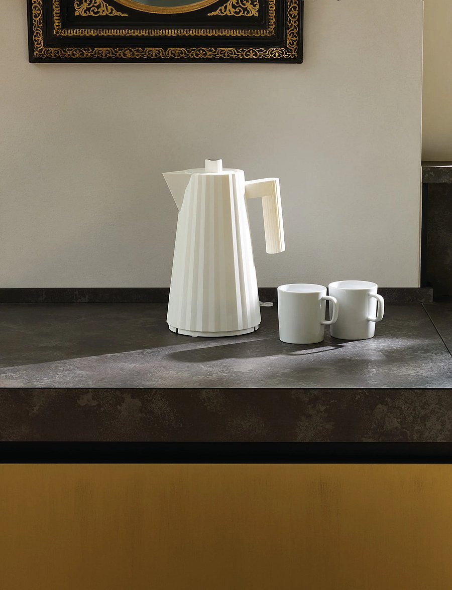 Alessi - Electric kettle in thermoplastic, white European plug 2400W - elektriskās tējkannas un katli - white - 2