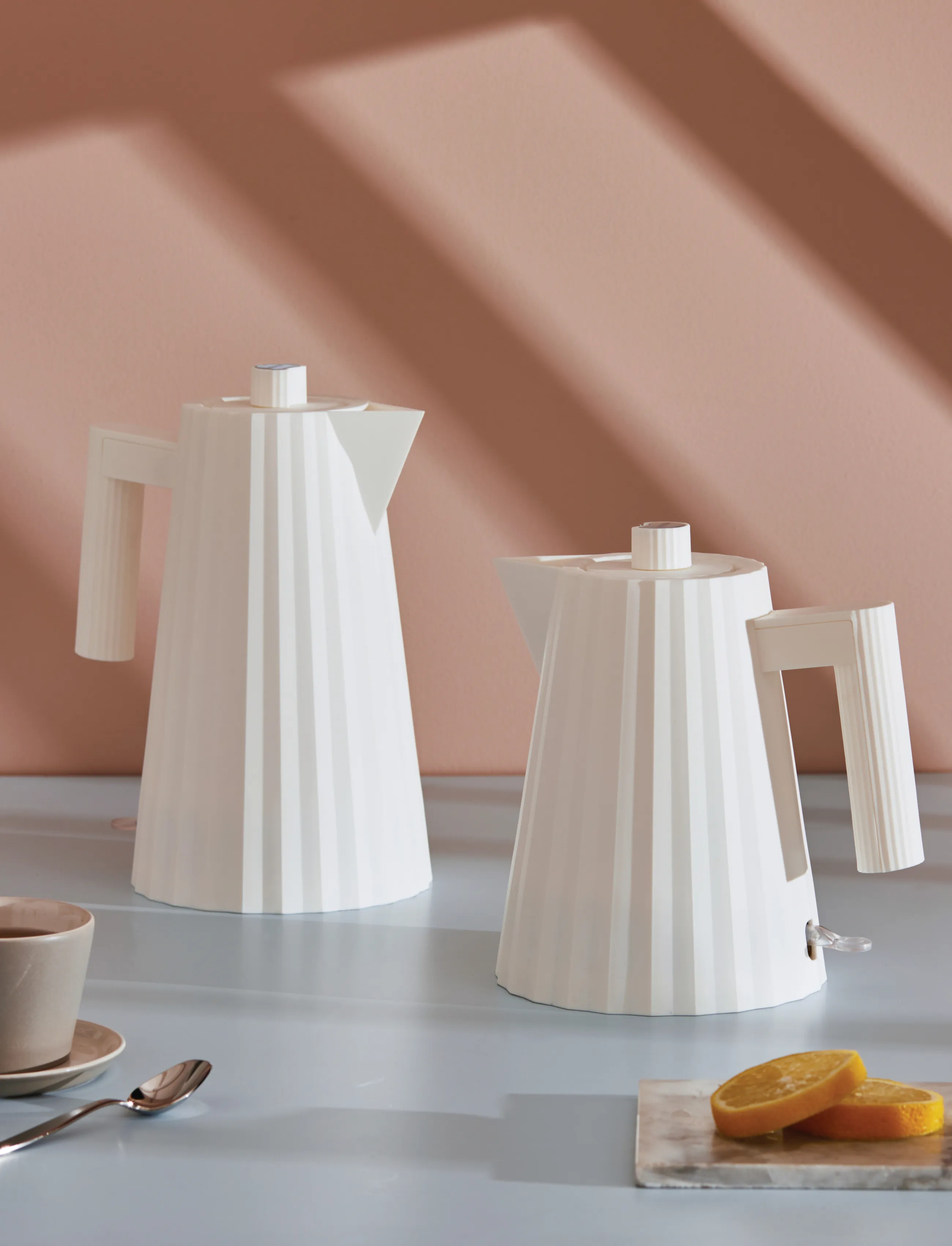 Alessi - Electric kettle in thermoplastic, white European plug 2400W - veekeetjad ja -keedukannud - white - 3