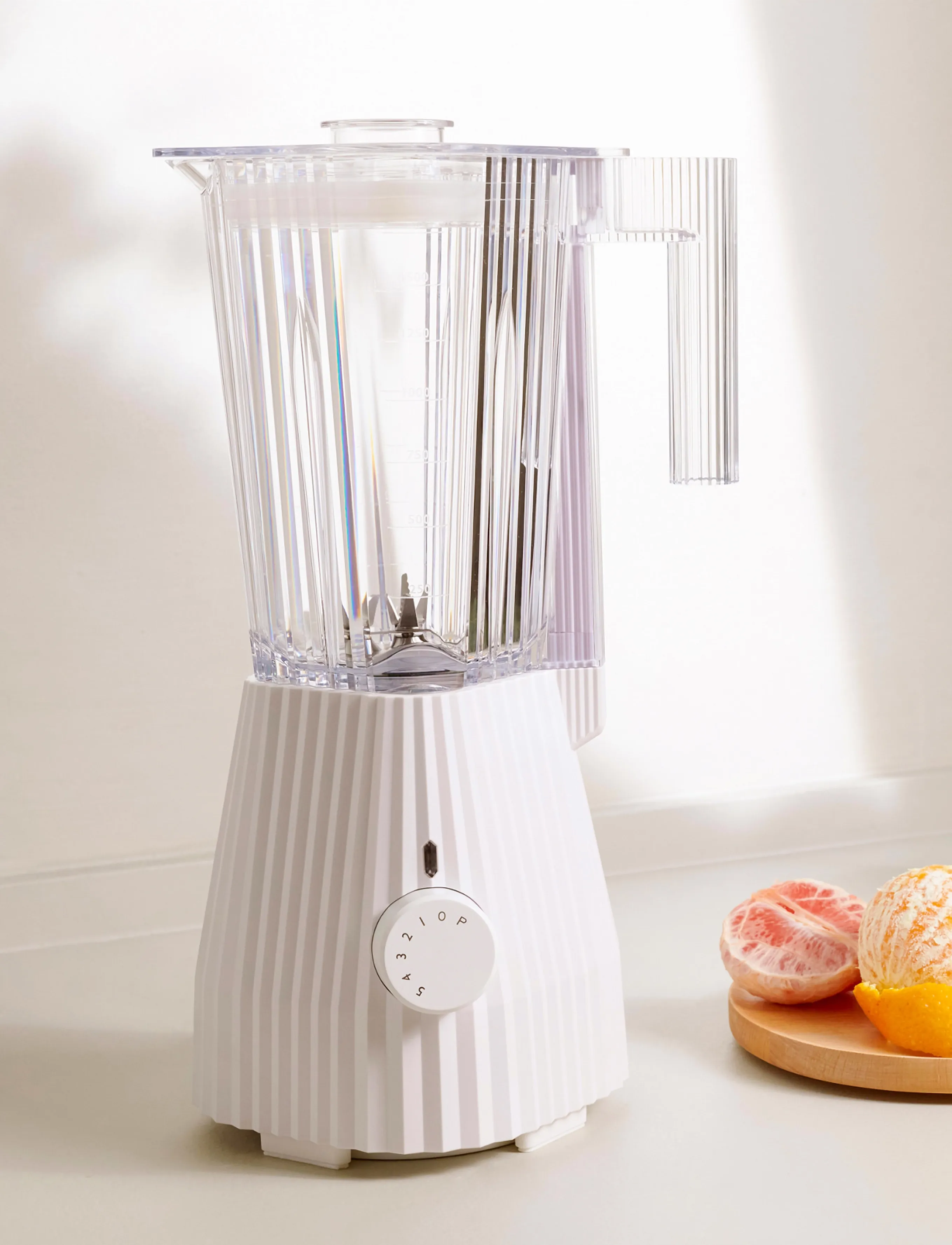 Alessi - Blender in thermoplastic, white Measuring jug in thermoplastic (PCTG) Eu plug 700W - mikserid ja blenderid - white - 2