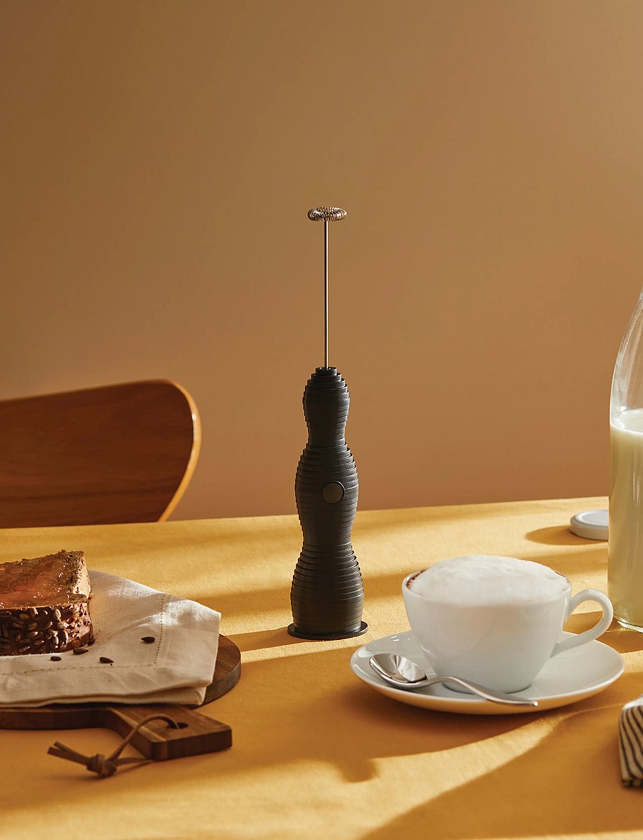 Alessi - Milk frother in thermoplastic, black Whisk in steel and rechargeable battery - milchschäumer - black - 0