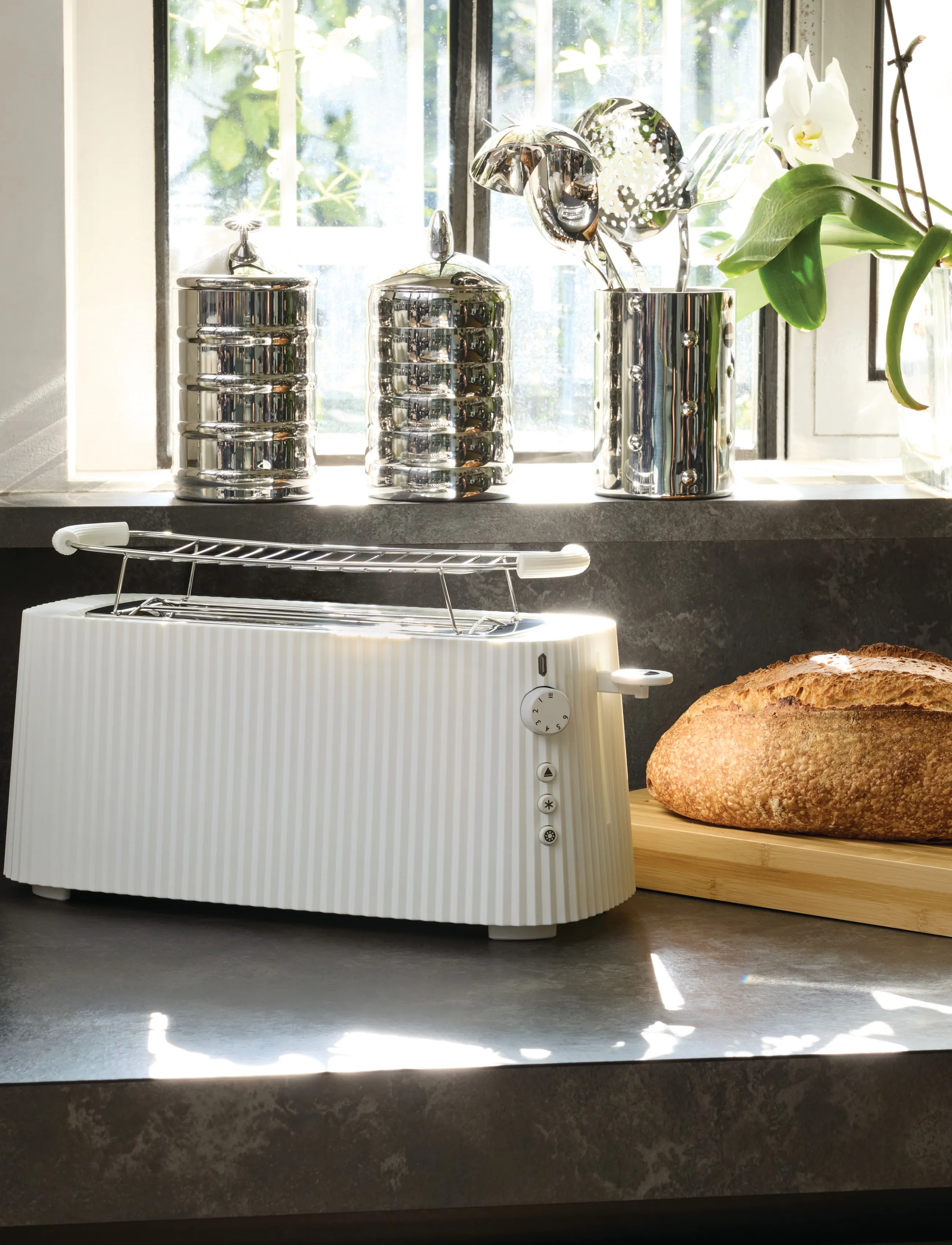 Alessi - Long double wide grate in thermoplastic, white Brioche warmer European plug 1700W - white - 3