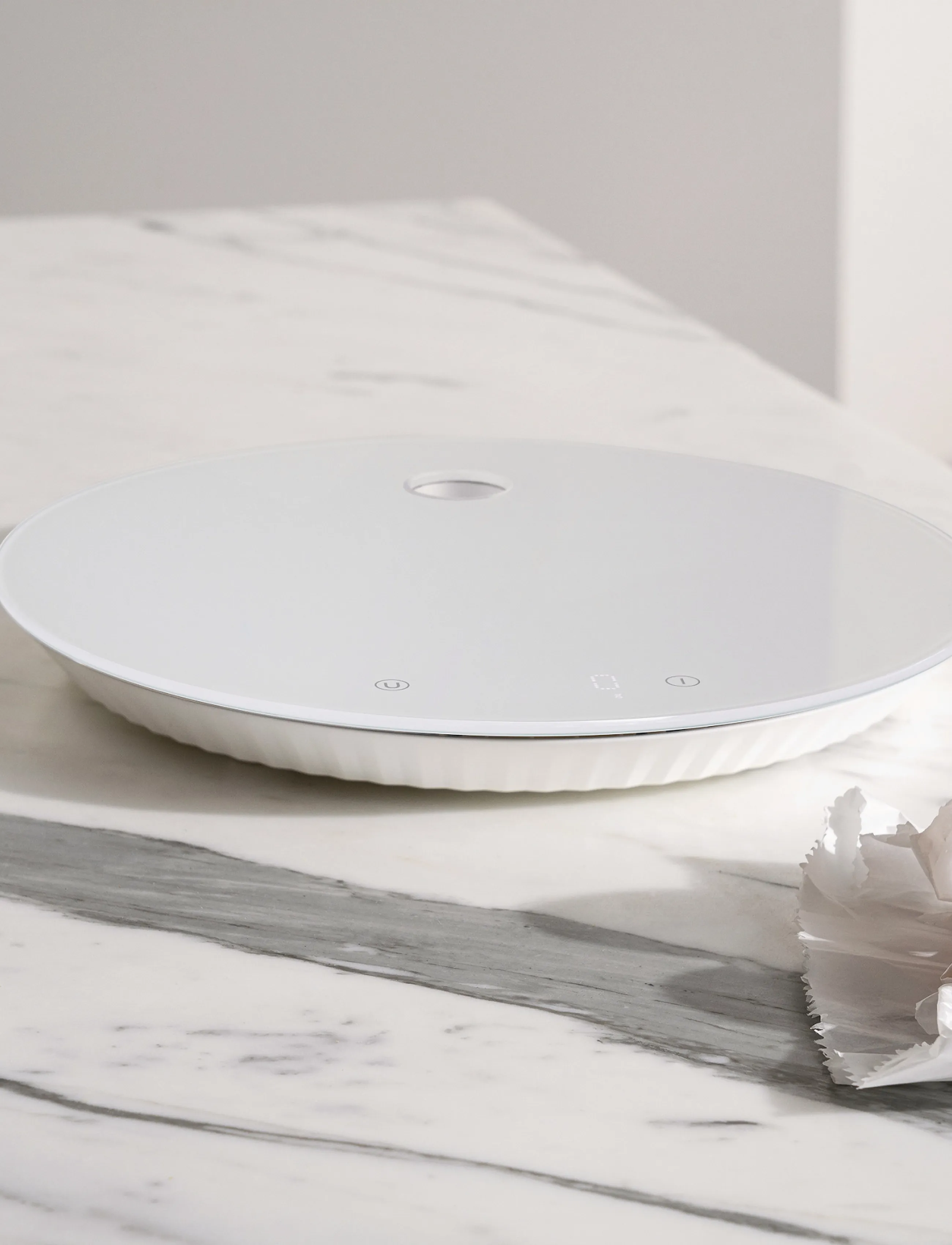 Alessi Digital Kitchen Scale In Thermoplastic Resin And Tempered Glass. White Rechargeable Battery, D27.5 cm, White, Køkkenudstyr > Køkkenvægte, Unise