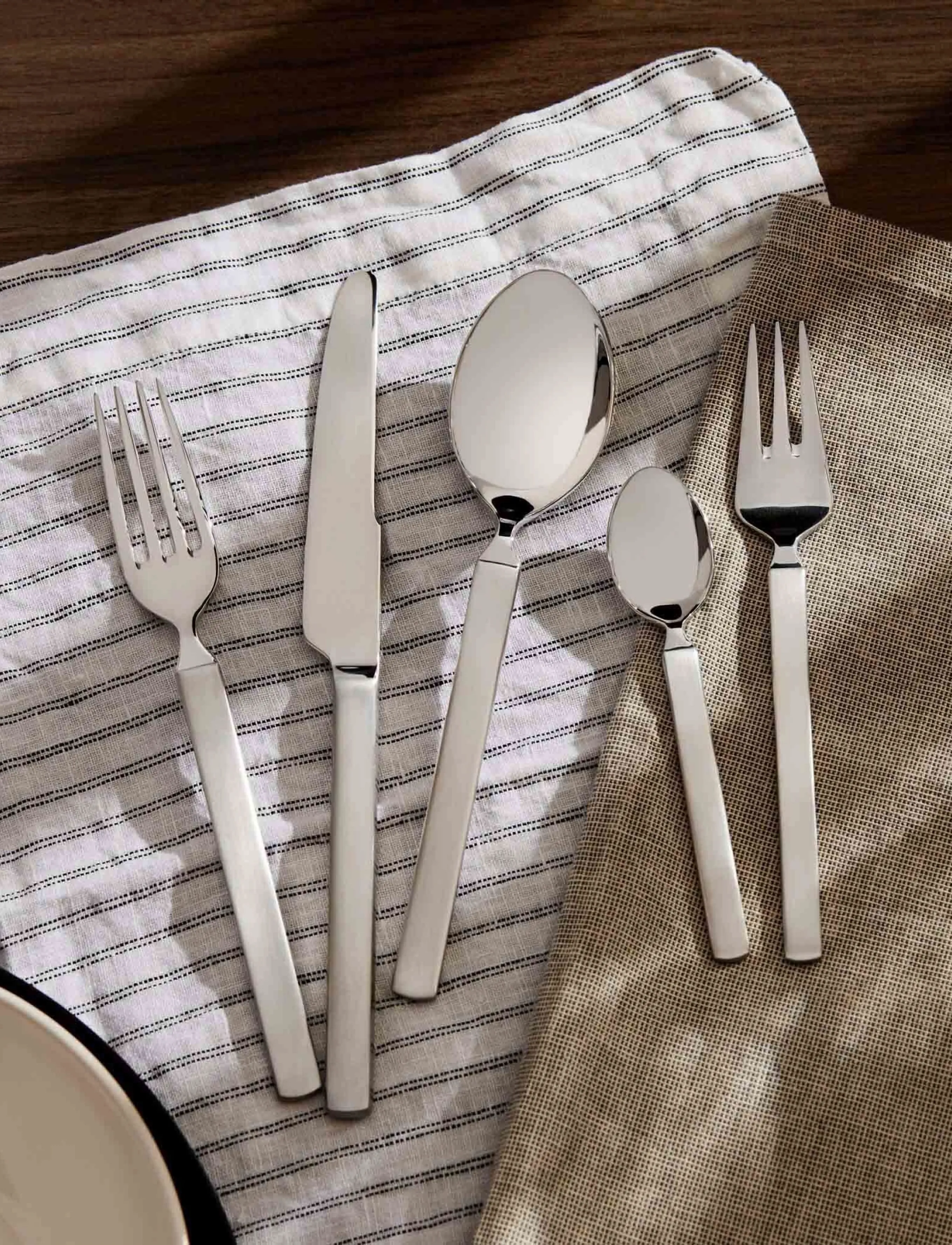 Alessi Serving Spoon I 18/10 Mirror-Polished Stainless Steel Med Matt Handtag, H24 cm, Spoons, Silber - Homeware