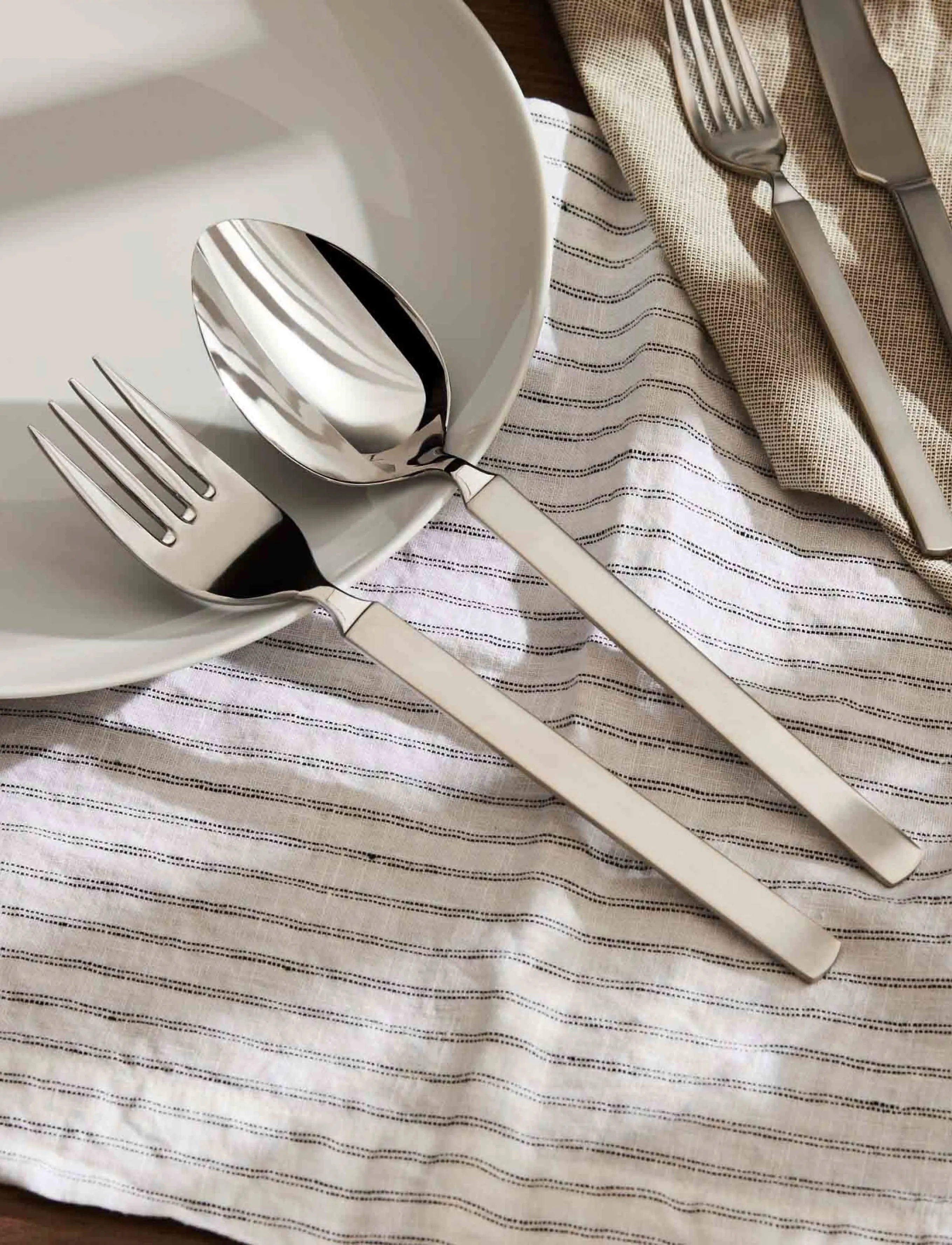 Alessi - Serving spoon i 18/10 mirror-polished stainless steel med matt handtag - servierlöffel - steel - 3