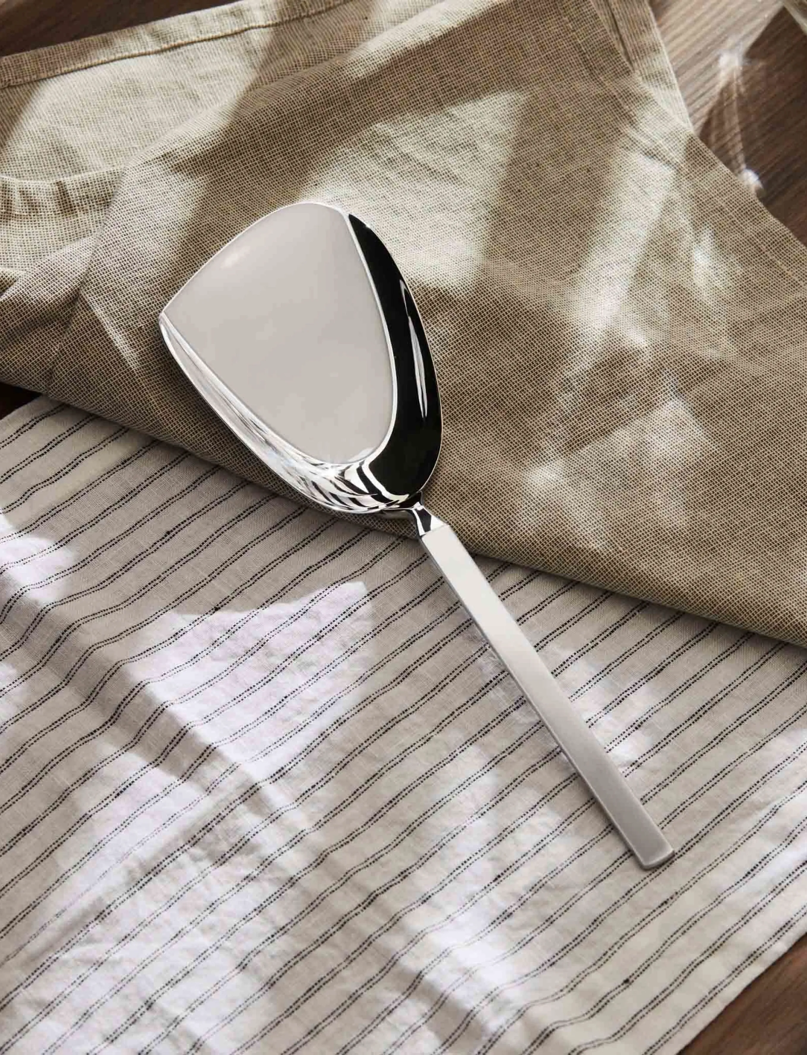 Alessi Risotto Spoon I 18/10 Stainless Steel Mirror-Polished Med Matte Handtag, L:27.5 cm, Spoons, Silber - Serving Homeware