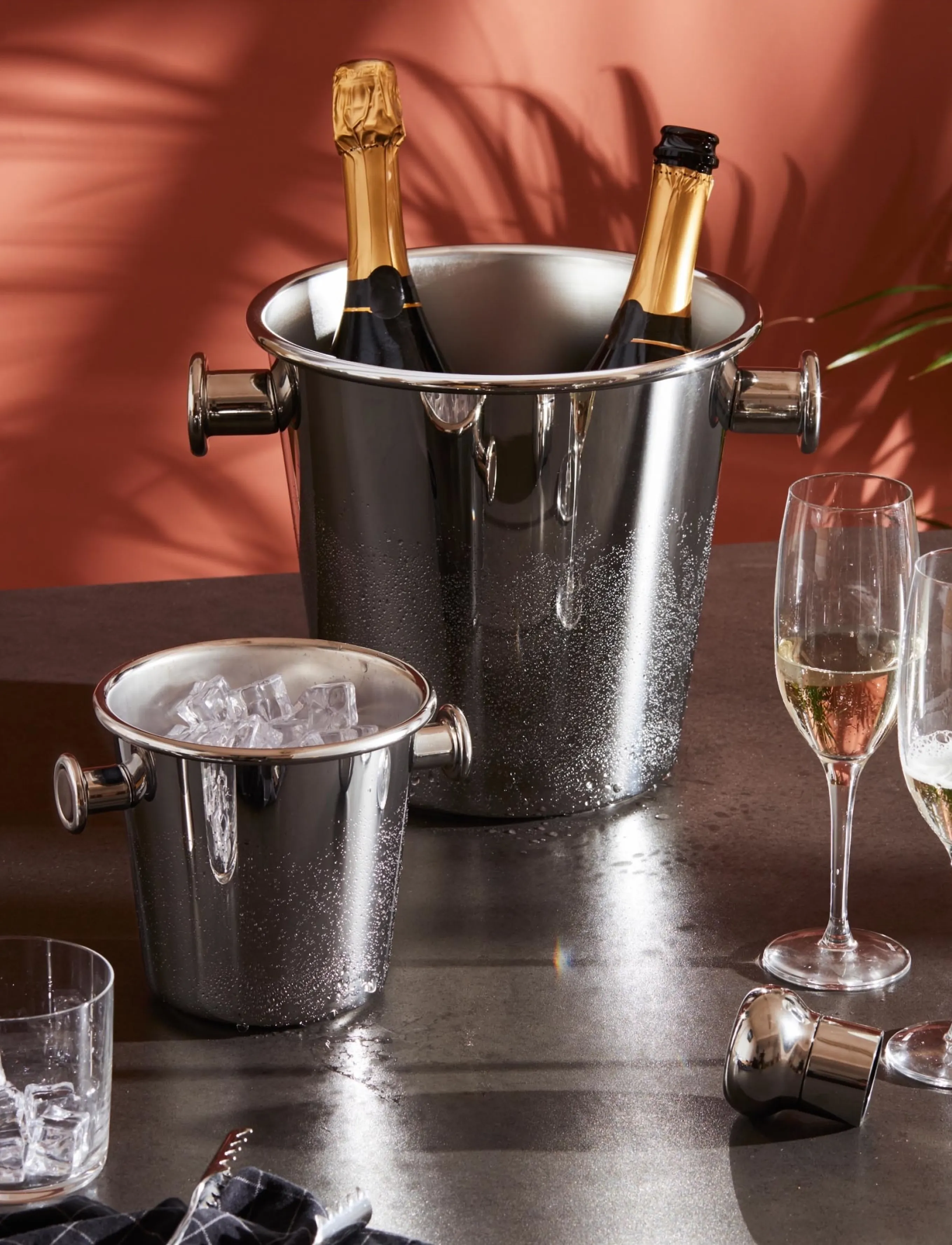Alessi Ice Bucket With Handle And Grate In 18/10 Mirror-Polished Exterior, Mat Finish Interior, D14.5 cm, Drink & Bar Accessories, Silber - Bottle Coo