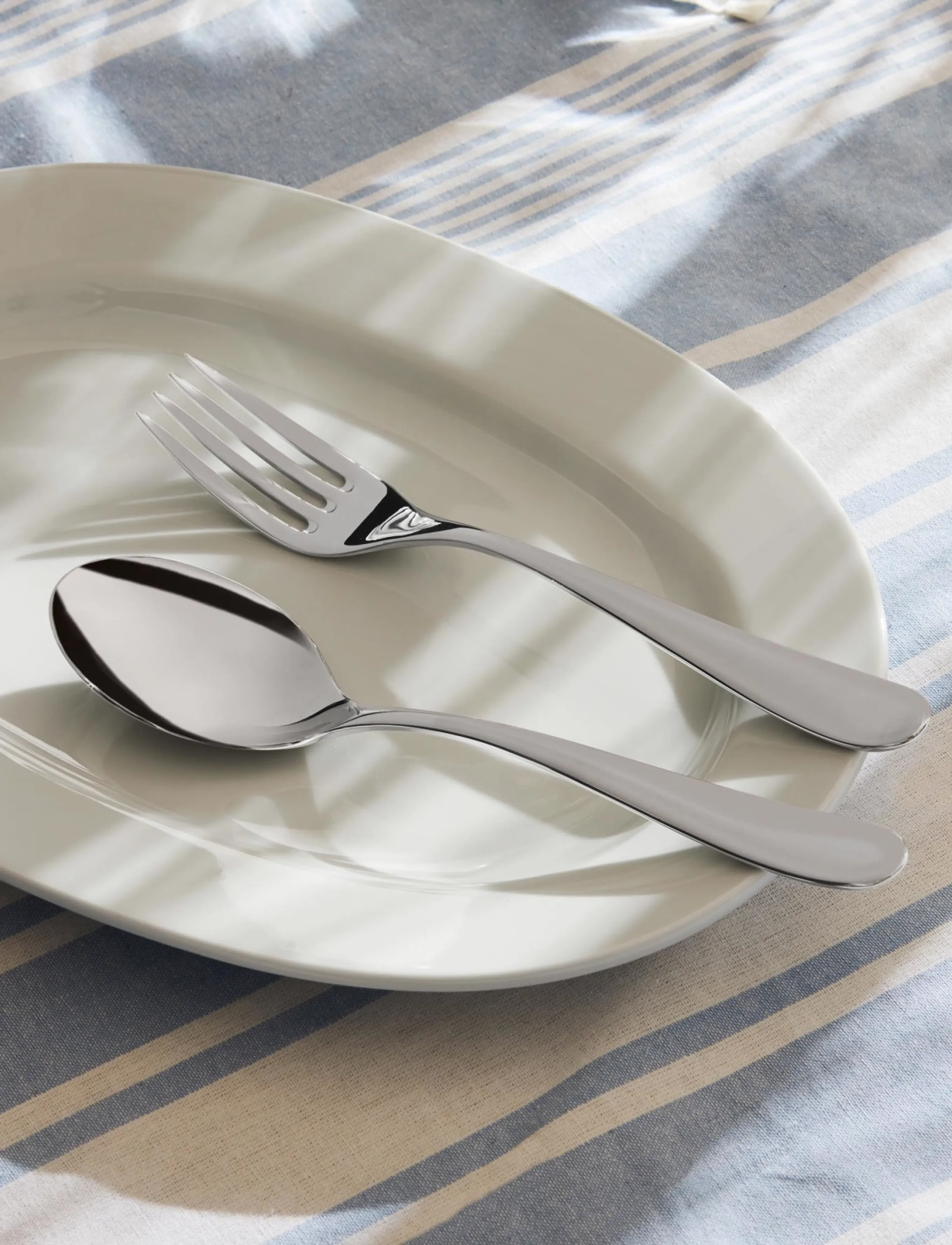 Alessi Serving Fork I 18/10 Stainless Steel, L:24 cm, Cutlery, Silber - Forks, Homeware