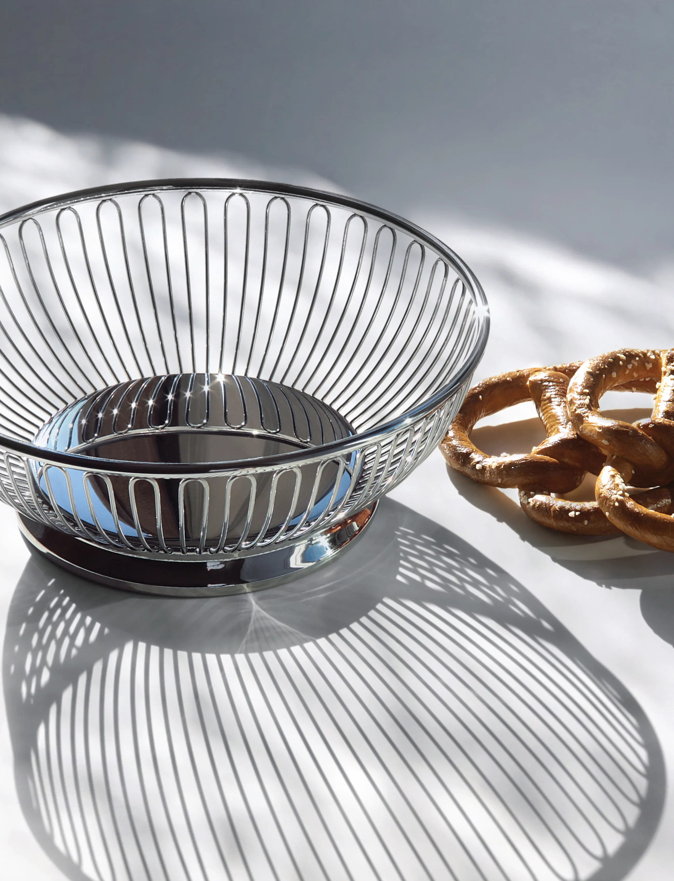 Alessi Round Wire Basket I 18/10 Stainless Steel, D24.5 cm, Silver, Skåle Og Serveringsfade > Frugtskåle, Unisex