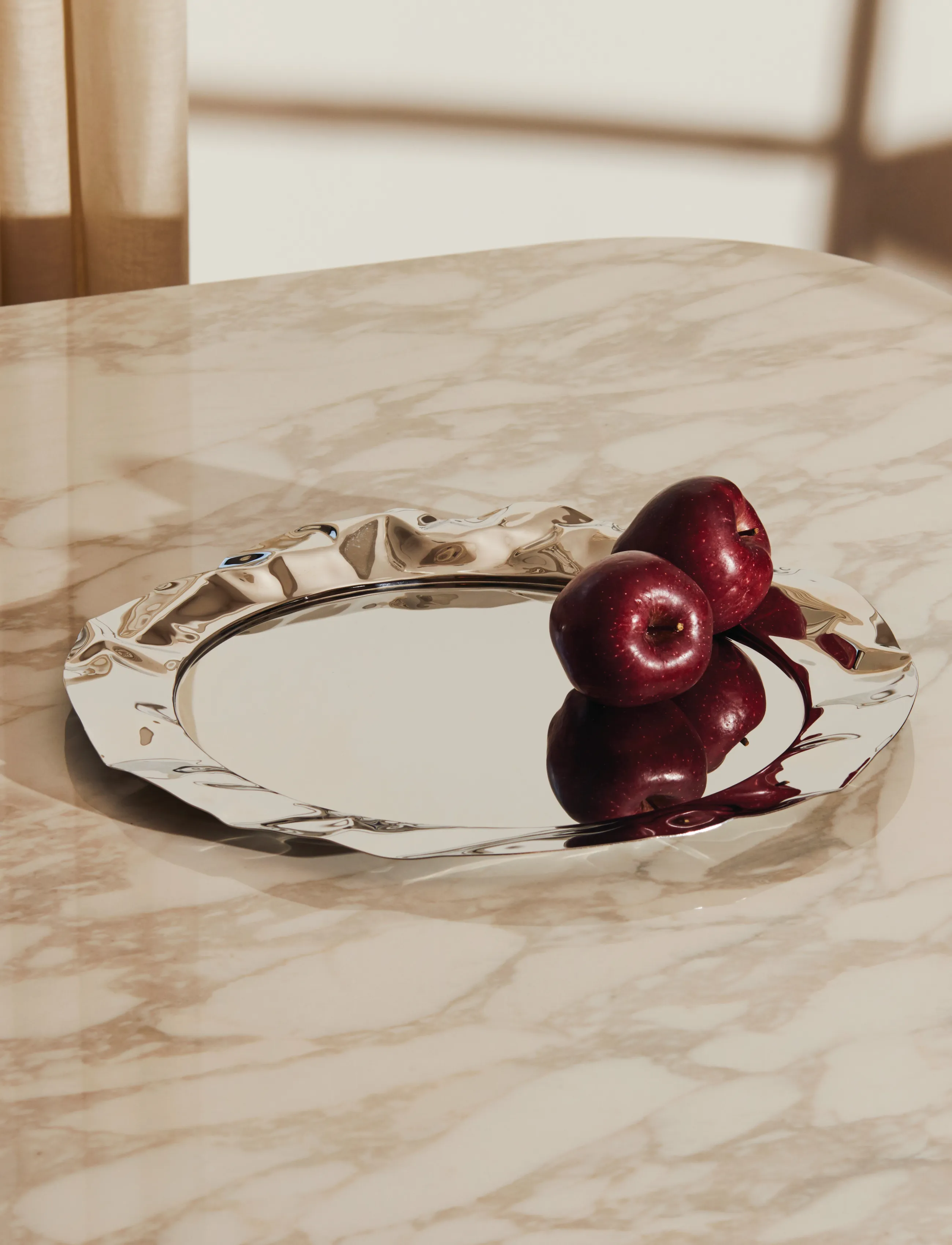 Alessi Round Tray In 18/10 Mirror-Polished Stainless Steel, D44 cm, Decoration, Silber - Decorative Platters, Homeware