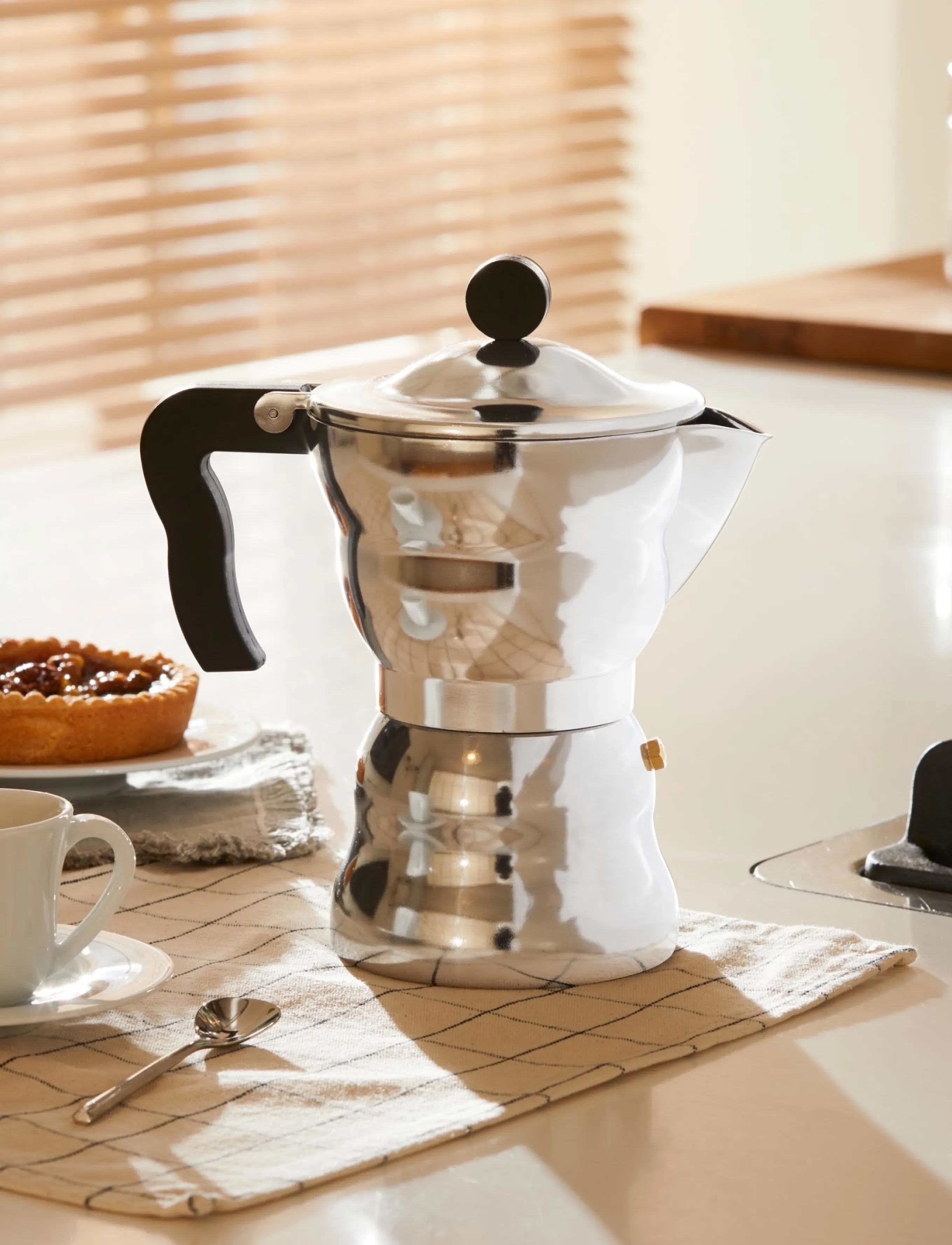 Alessi - Espresso maker in die-cast aluminum Handle and knob in thermoplastic, black 3 cups - espressokannud - black - 2