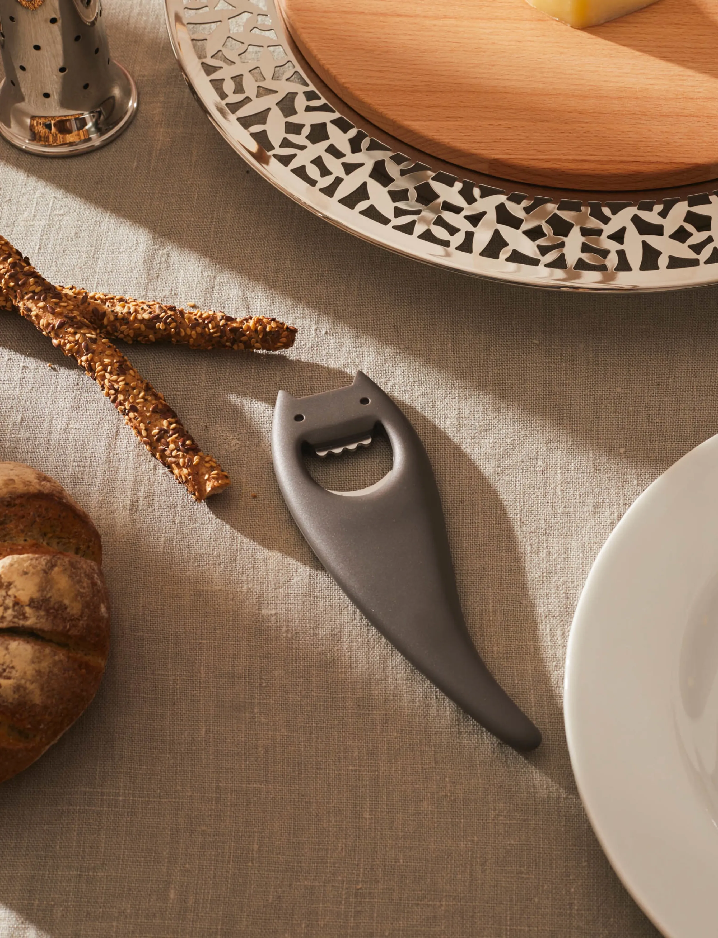Alessi Bottle Opener In Thermoplastic, Anthracite, W:5.5 cm, Grey, Tilbehør Til Drinks Og Barer > Flaskeåbnere Og Vinpropper, Unisex