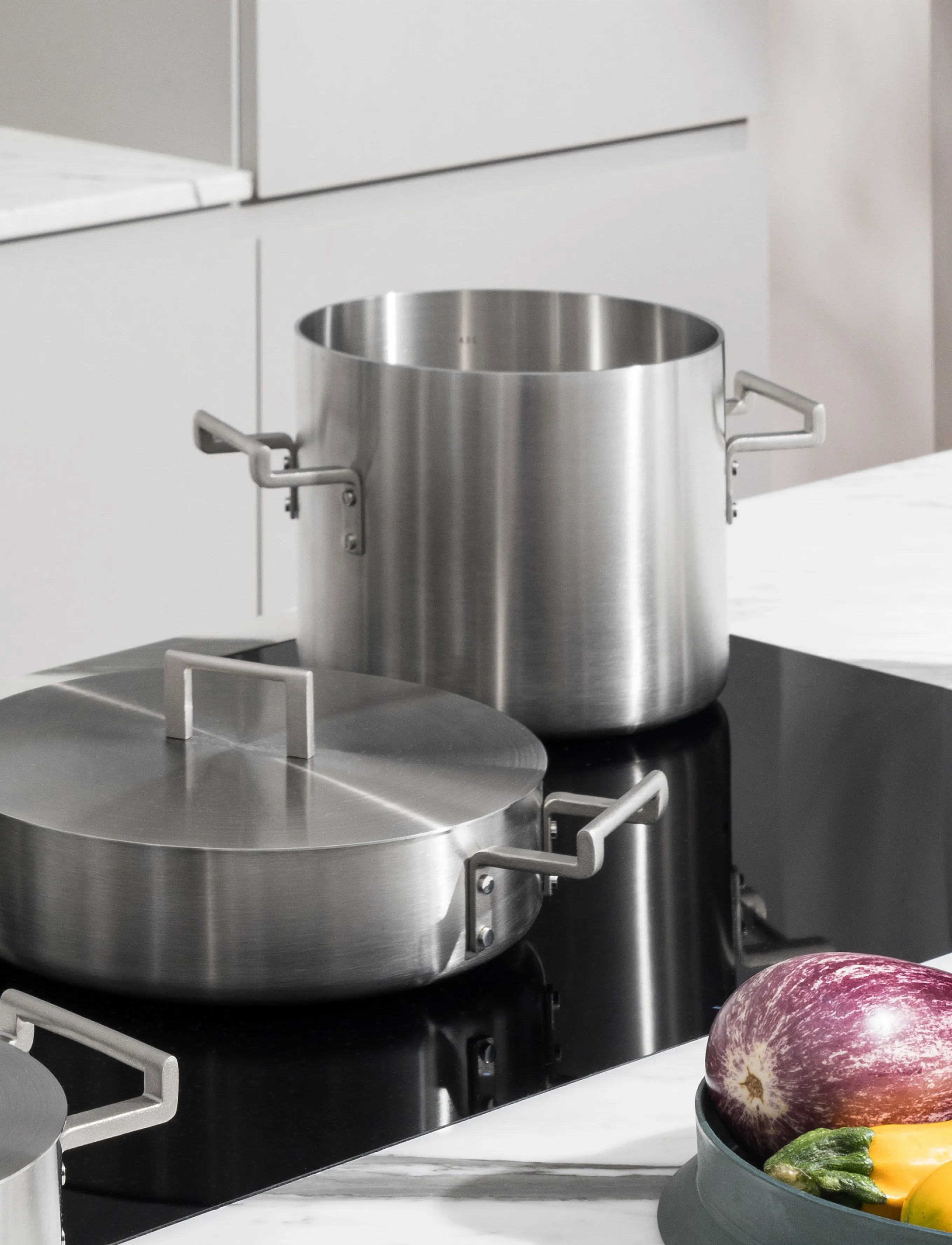 Alessi Low Pot With Two Handles In Multi-Layer Material Mat Pvd Coating Induction, 33.5X24X6.5 cm, Pots & Pans, Silber - Pots, Homeware