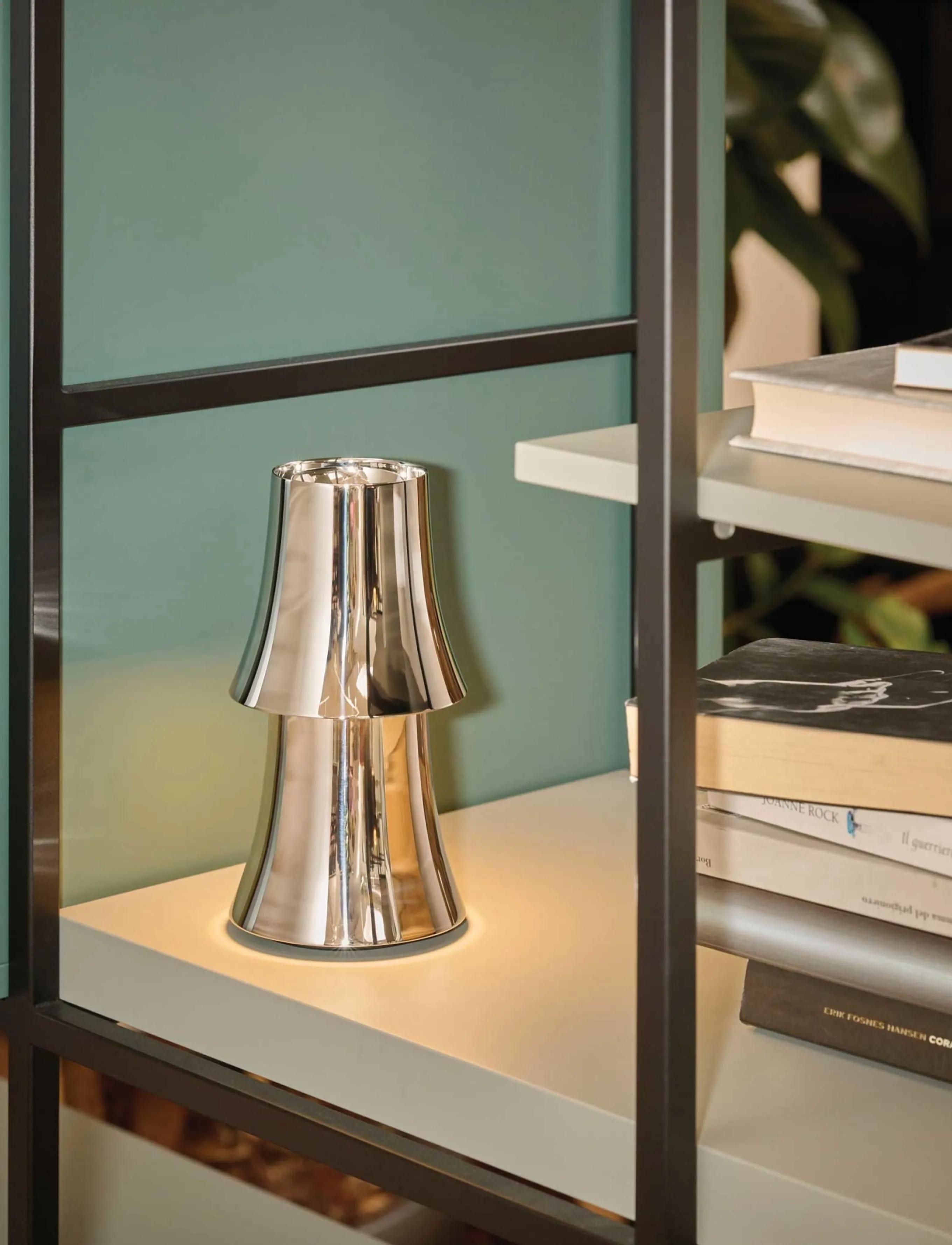 Alessi - Table lamp in 18/10 and thermoplastic Rechargeable battery with USB-C cable LED light 25W 5V - steel - 2