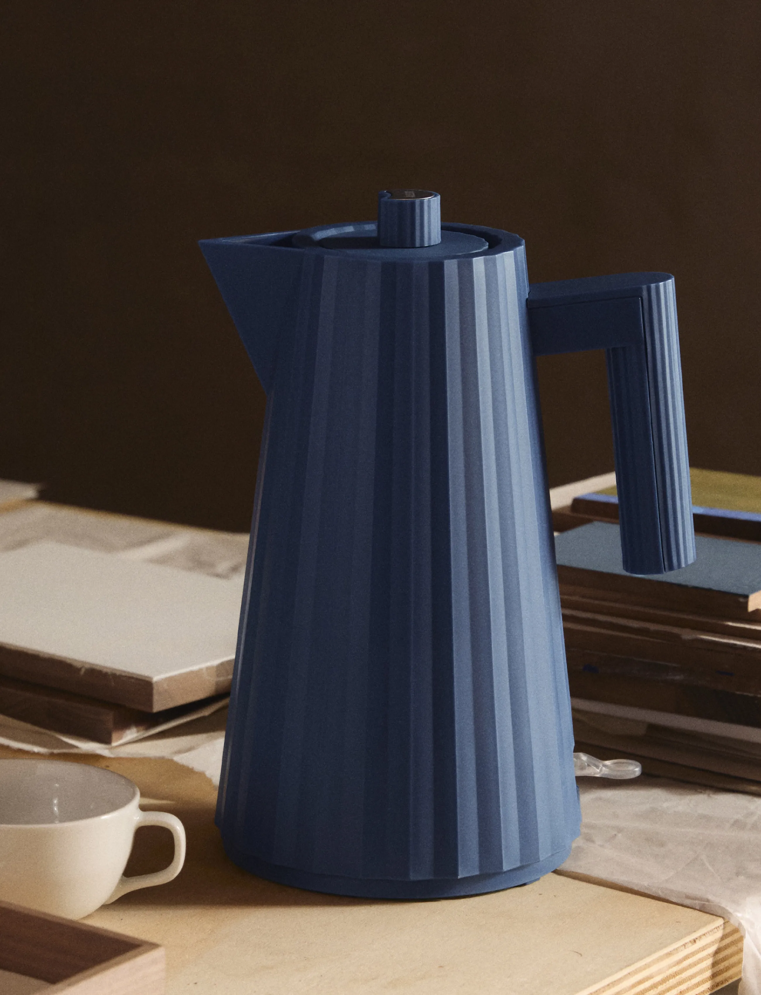 Alessi Electric Kettle In Thermoplastic, Blue European Plug 2400W, 2400 W, Kitchen Appliances, Blau - Kettles & Water Boilers, Homeware