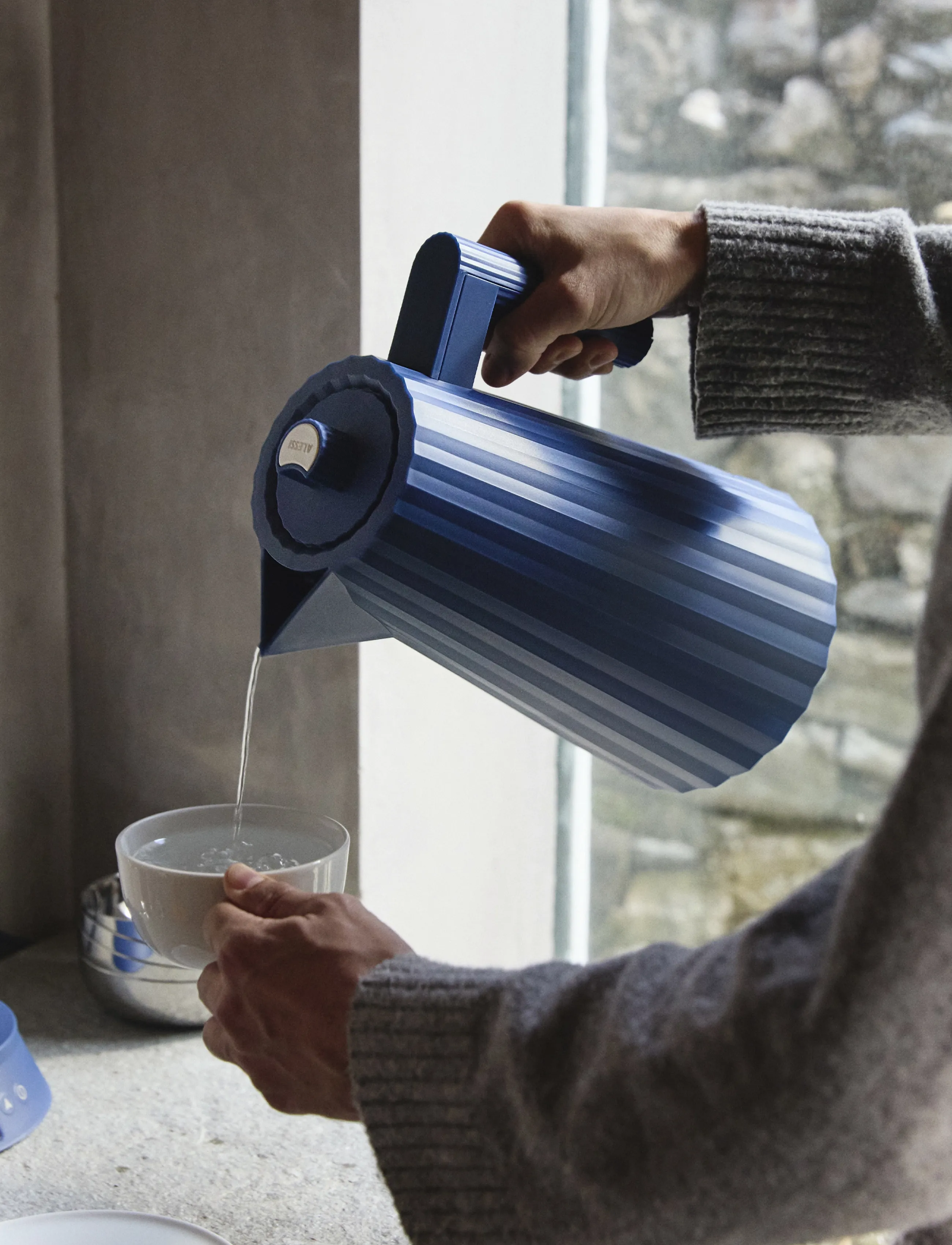 Alessi - Electric kettle in thermoplastic, blue European plug 2400W - blue - 3