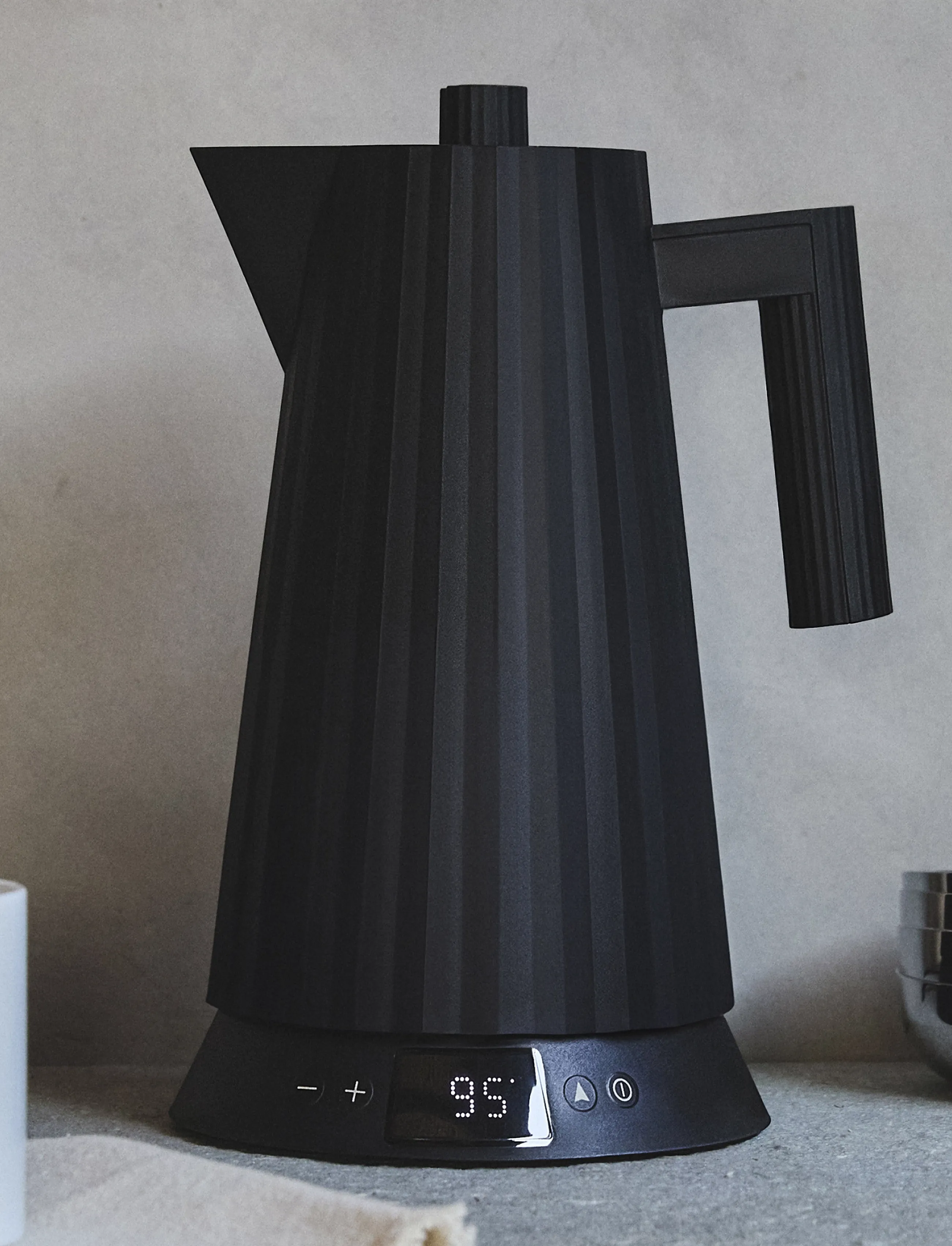 Alessi - Electric kettle with temperature control, in thermoplastic, black European plug 1850–2200W - black - 4