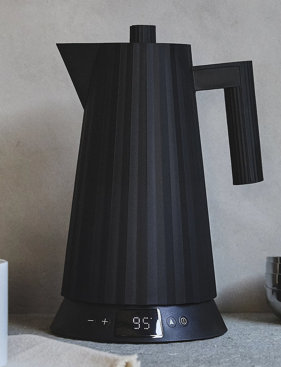 Alessi - Electric kettle with temperature control, in thermoplastic, black European plug 1850–2200W - veekeetjad ja -keedukannud - black - 4