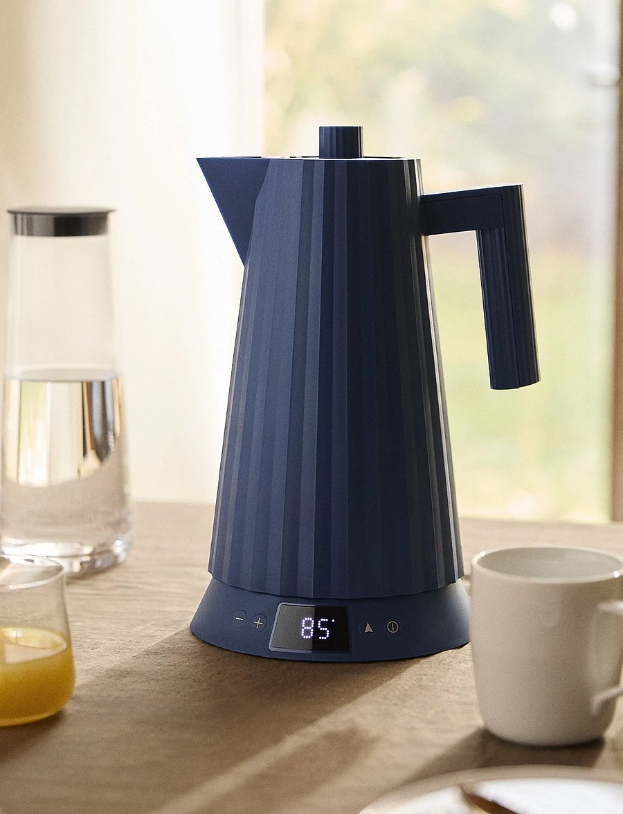 Alessi - Electric kettle with temperature control, in thermoplastic, blue European plug 1850–2200W - wasserkessel & wasserkocher - blue - 3