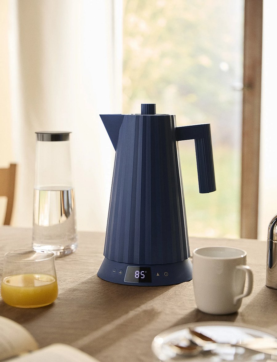Alessi - Electric kettle with temperature control, in thermoplastic, blue European plug 1850–2200W - wasserkessel & wasserkocher - blue - 4