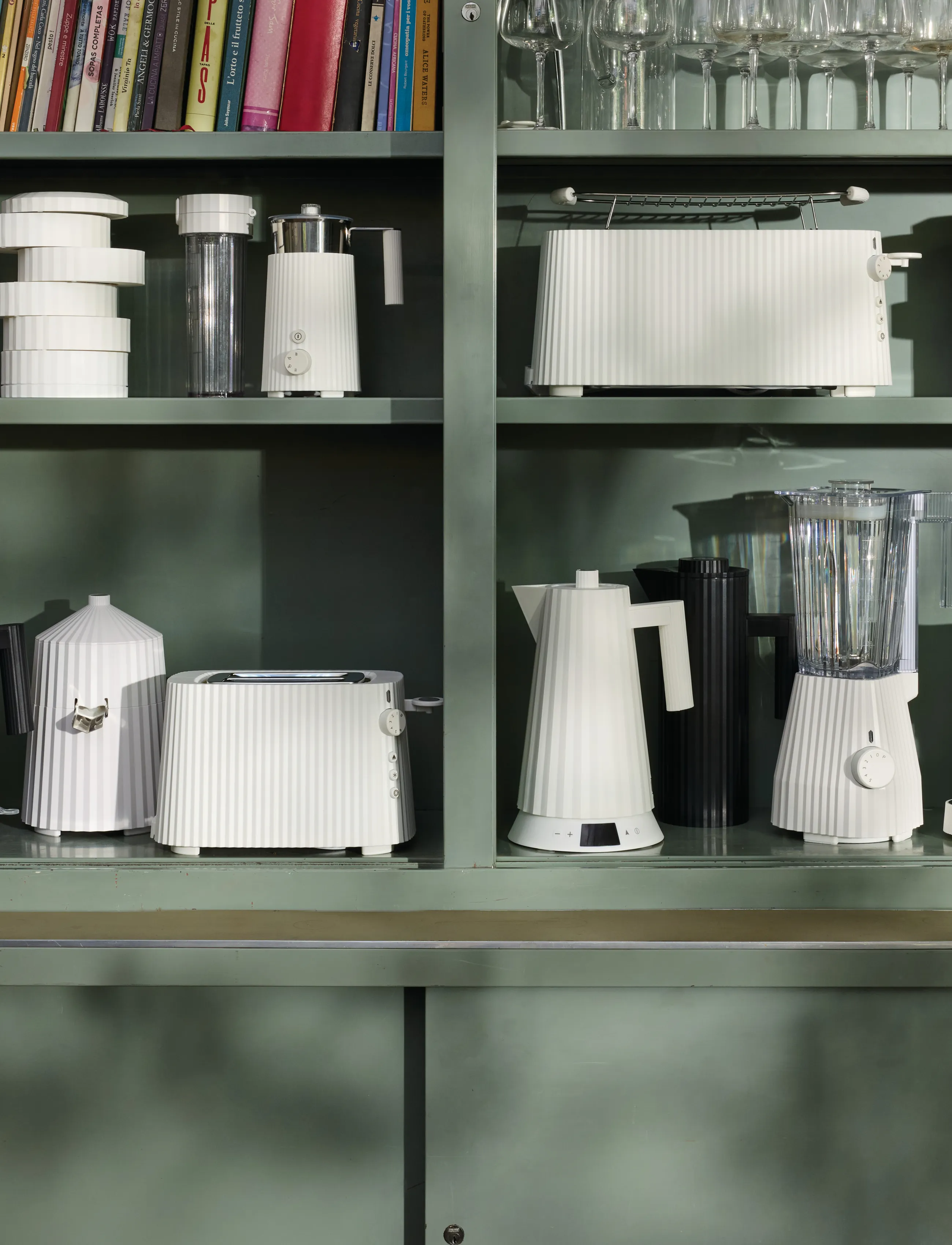 Alessi - Electric kettle with temperature control, in thermoplastic white European plug 1850–2200W - white - 5